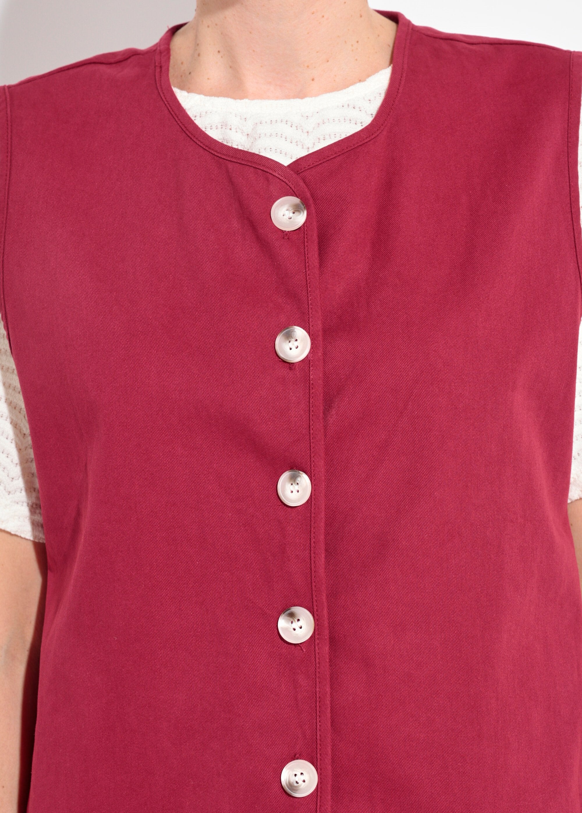 Colete_de_sarja_sem_mangas_com_gola_redonda_Bordeaux_DE1_slim