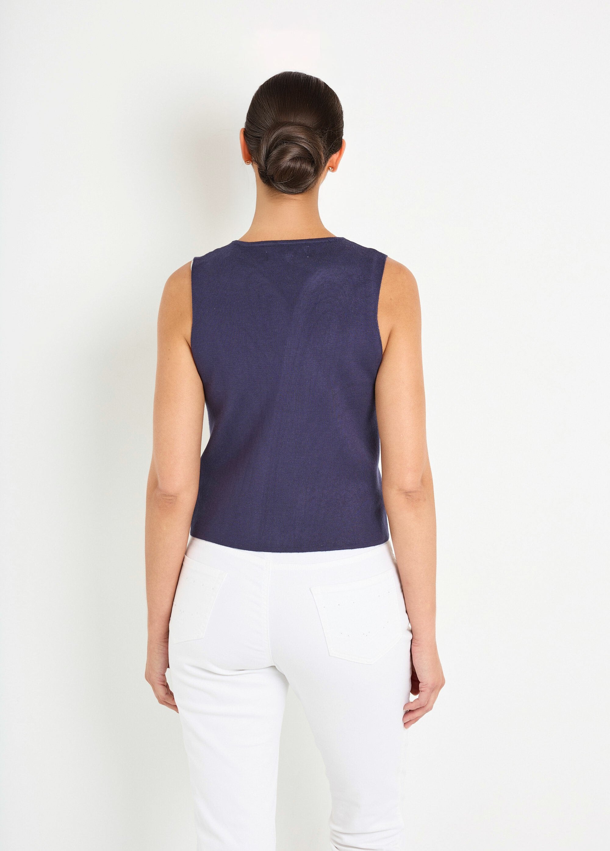 Gilet_sans_manches_en_maille_et_broderies_Marine_DO1_slim
