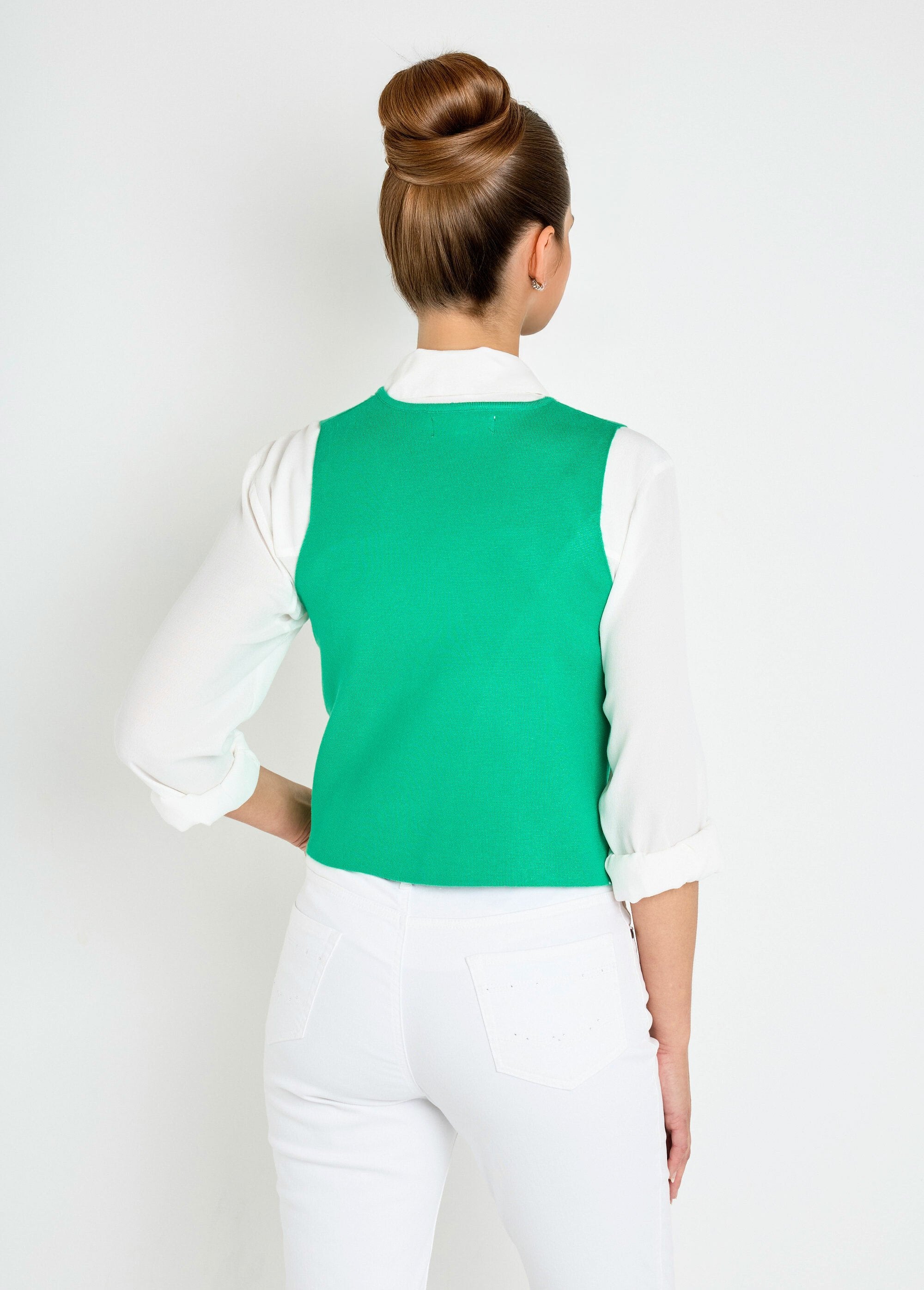 Gilet_sans_manches_en_maille_et_broderies_Vert_DO1_slim