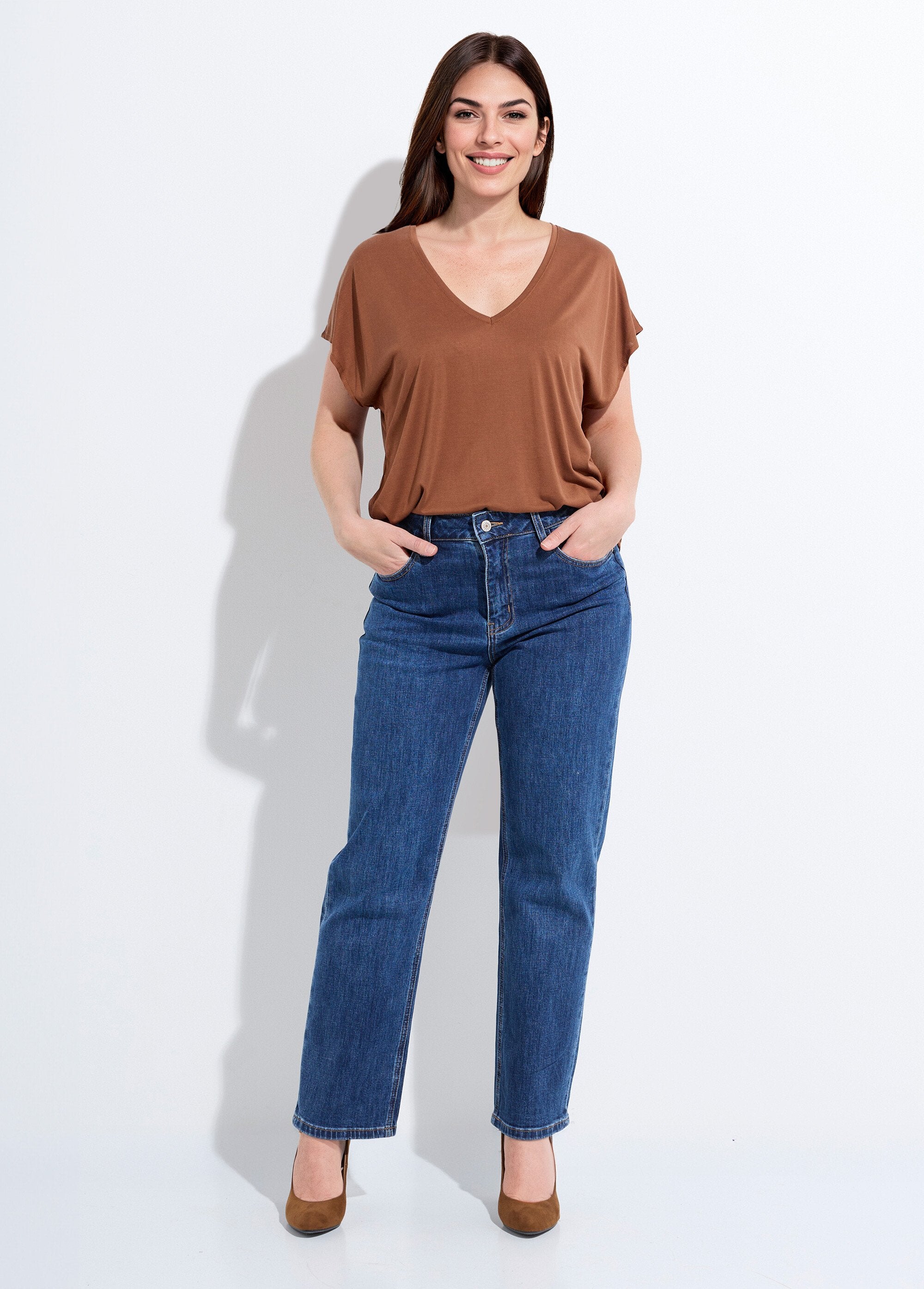 Calça_jeans_reta_de_5_bolsos,_especial_PETITE_Denim_fonce_SF1_slim