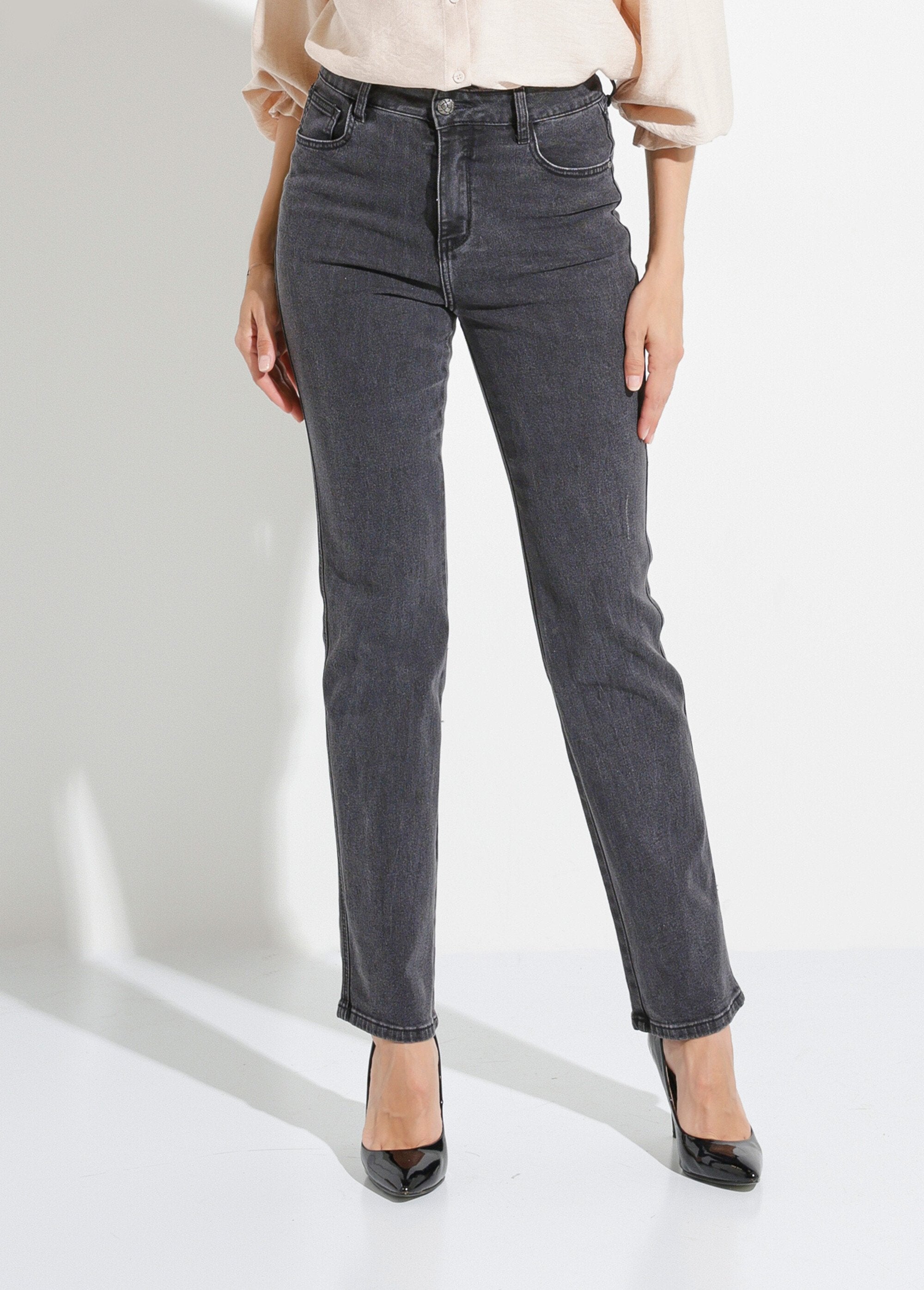 Calça_jeans_escura_reta,_especial_GRANDE_Gris_anthracite_FA1_slim