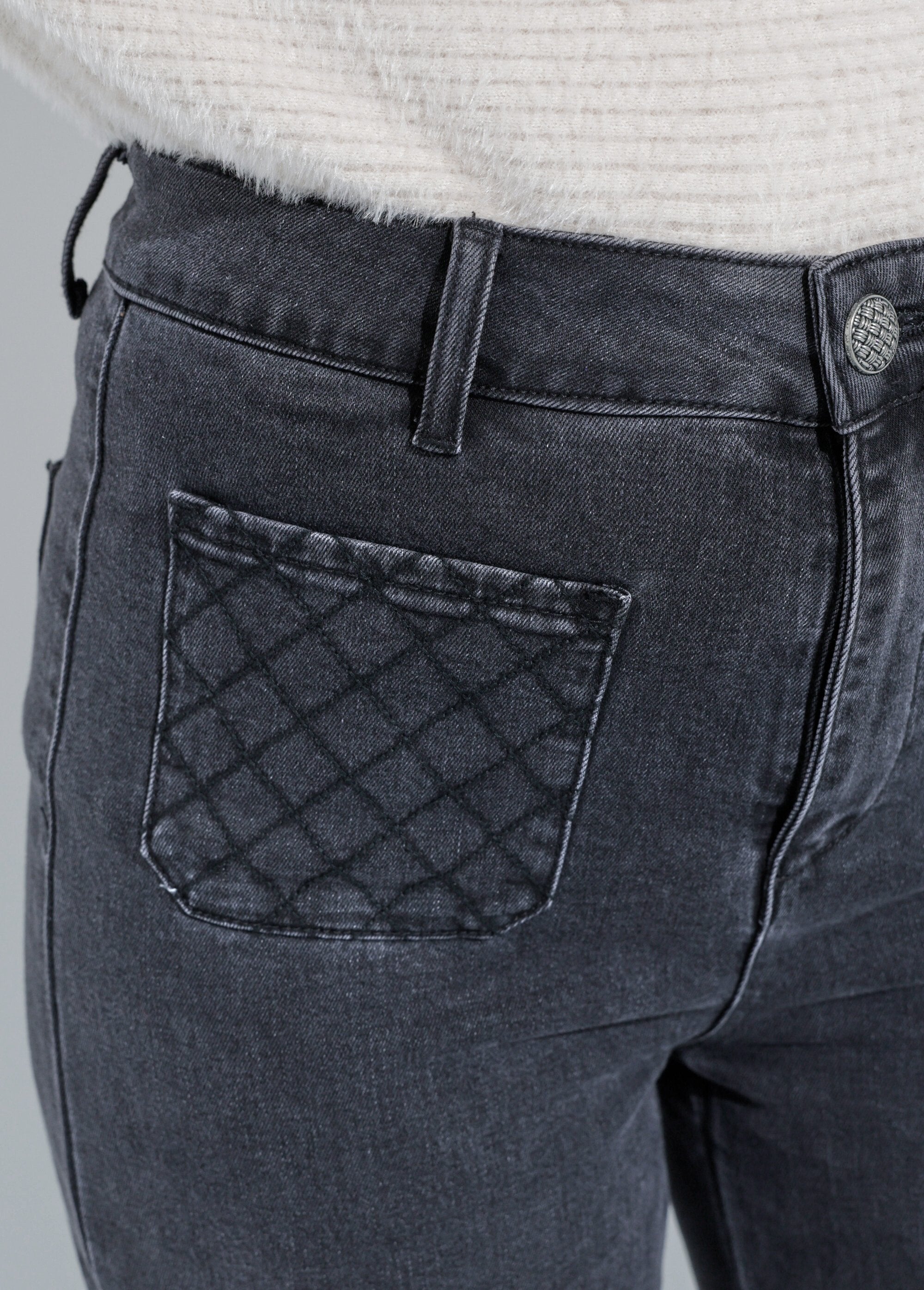 Calça_jeans_flare_com_bolsos,_especial_PETITE_Gris_anthracite_DE1_slim