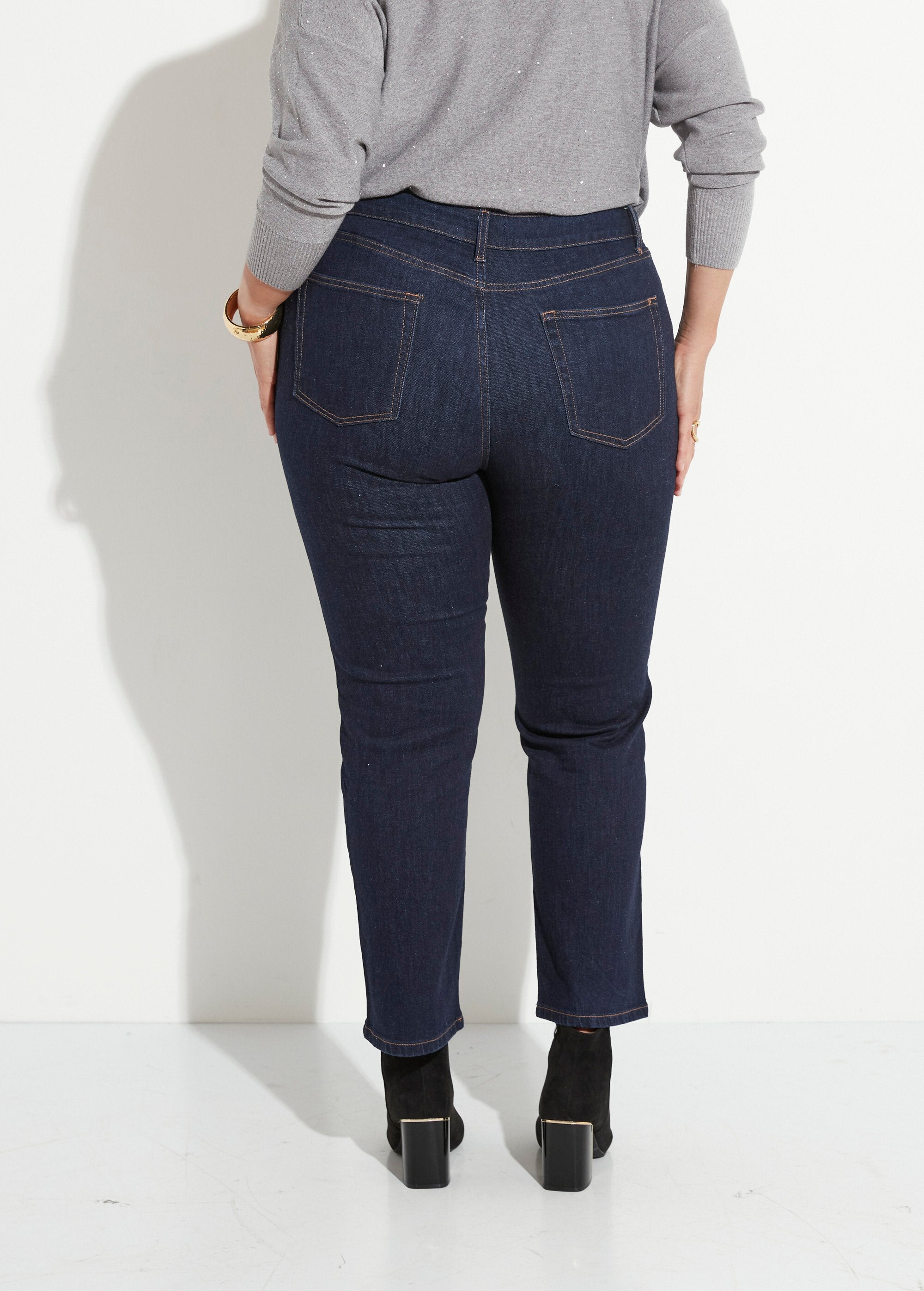 Calça_jeans_mom_jeans,_especial_PLUS_SIZE_Bleu_brut_DO1_curvy