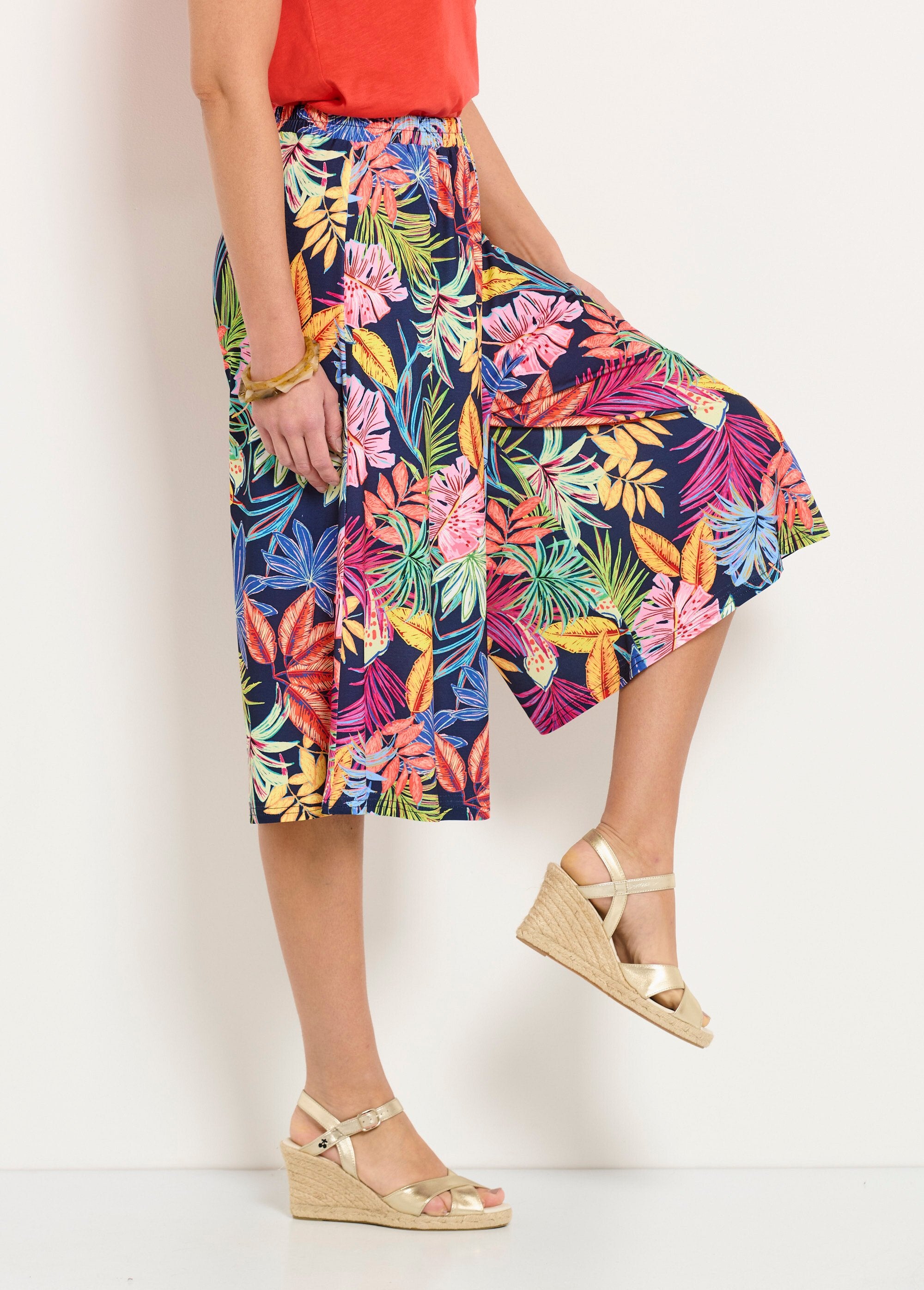 Calça_pantalona_com_cós_elástico_e_estampa_de_folhas_Marine_et_rose_DR1_slim