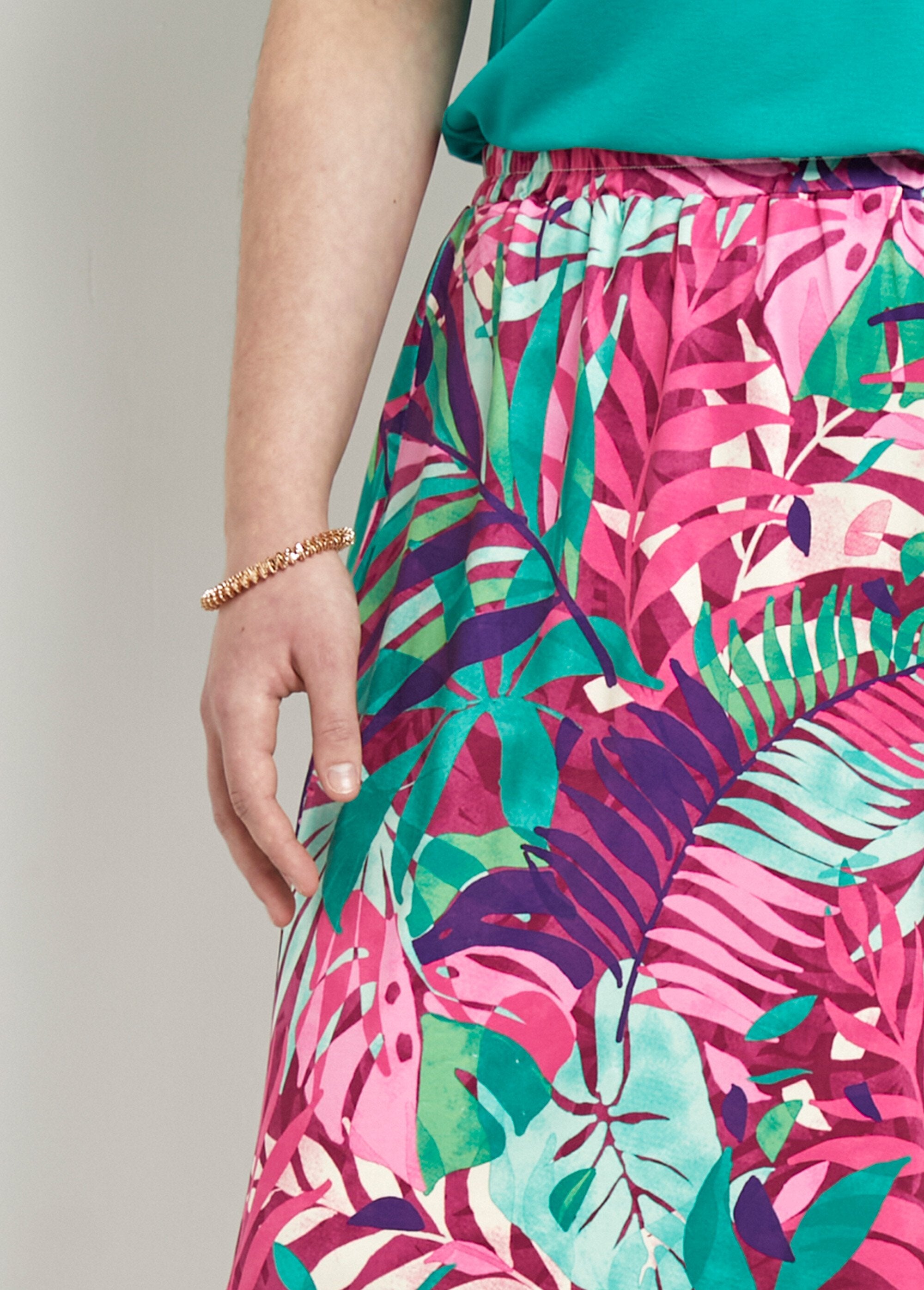 Calças_pantalonas_com_cós_elástico_e_estampa_tropical_Multicolore_DE1_curvy