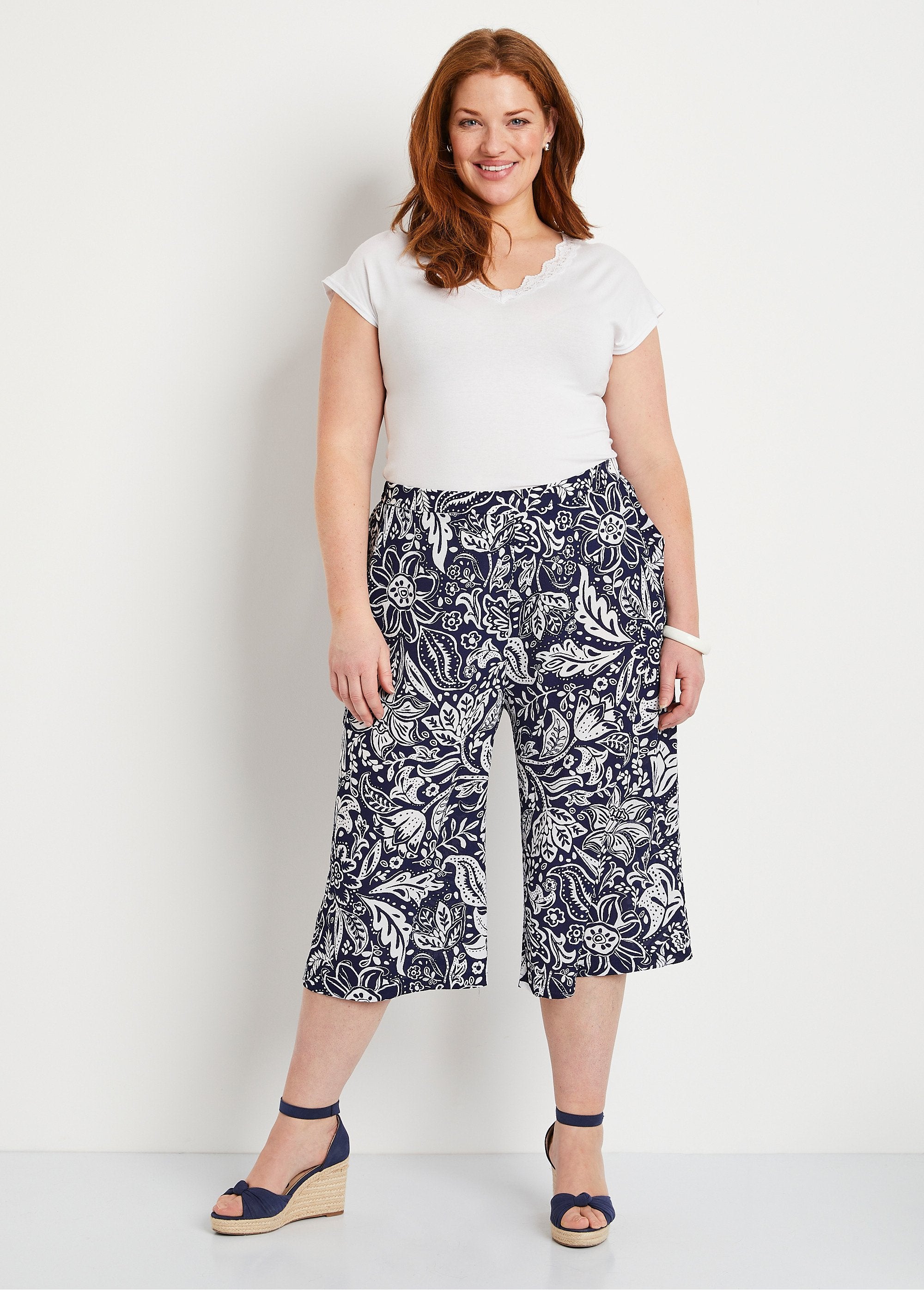 Culottes_com_cintura_elástica_e_tecido_em_relevo_Azul_e_branco_SF1_curvy