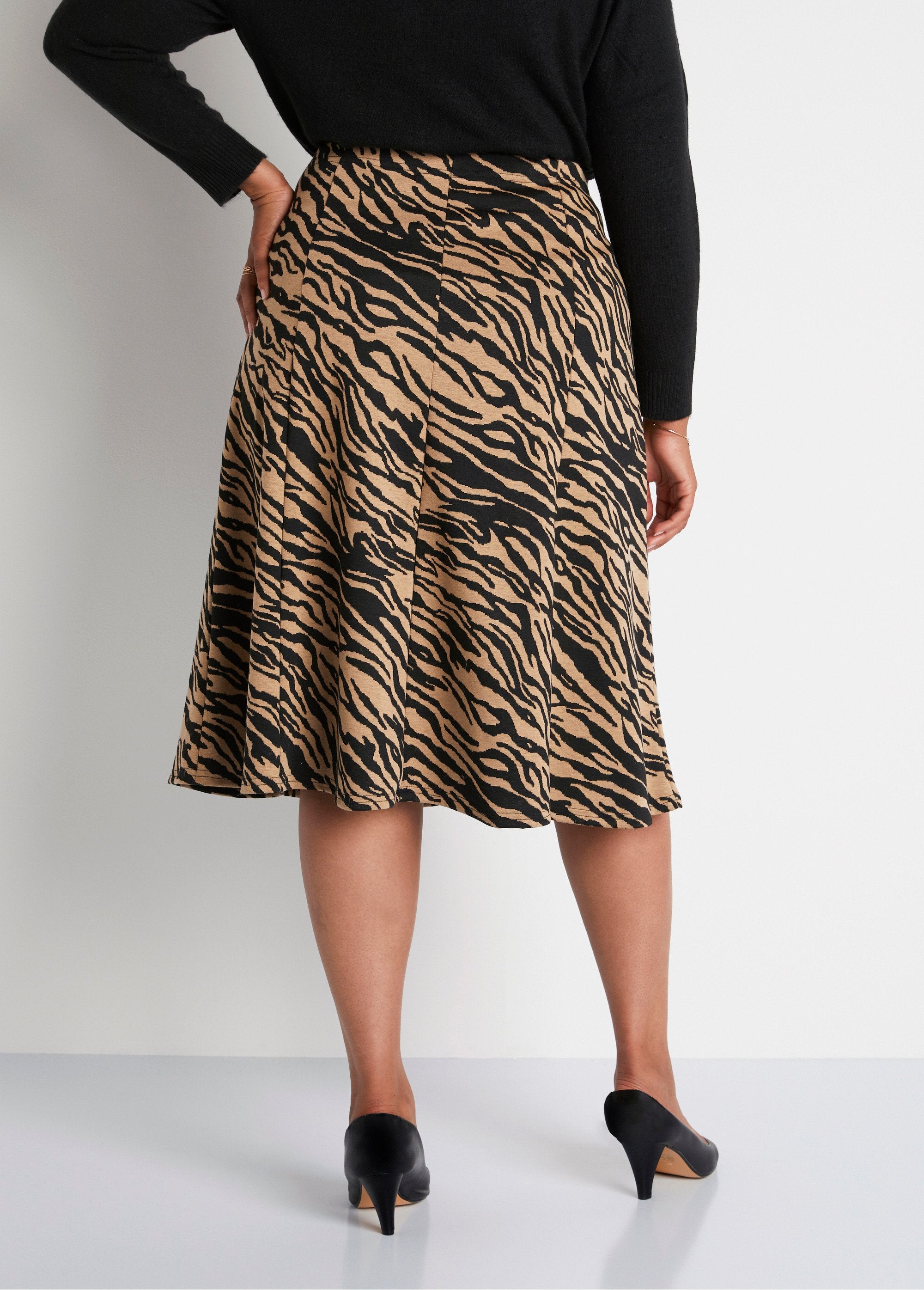 Saia_longa_em_malha_jacquard_Camelo_zebra_DO1_curvy