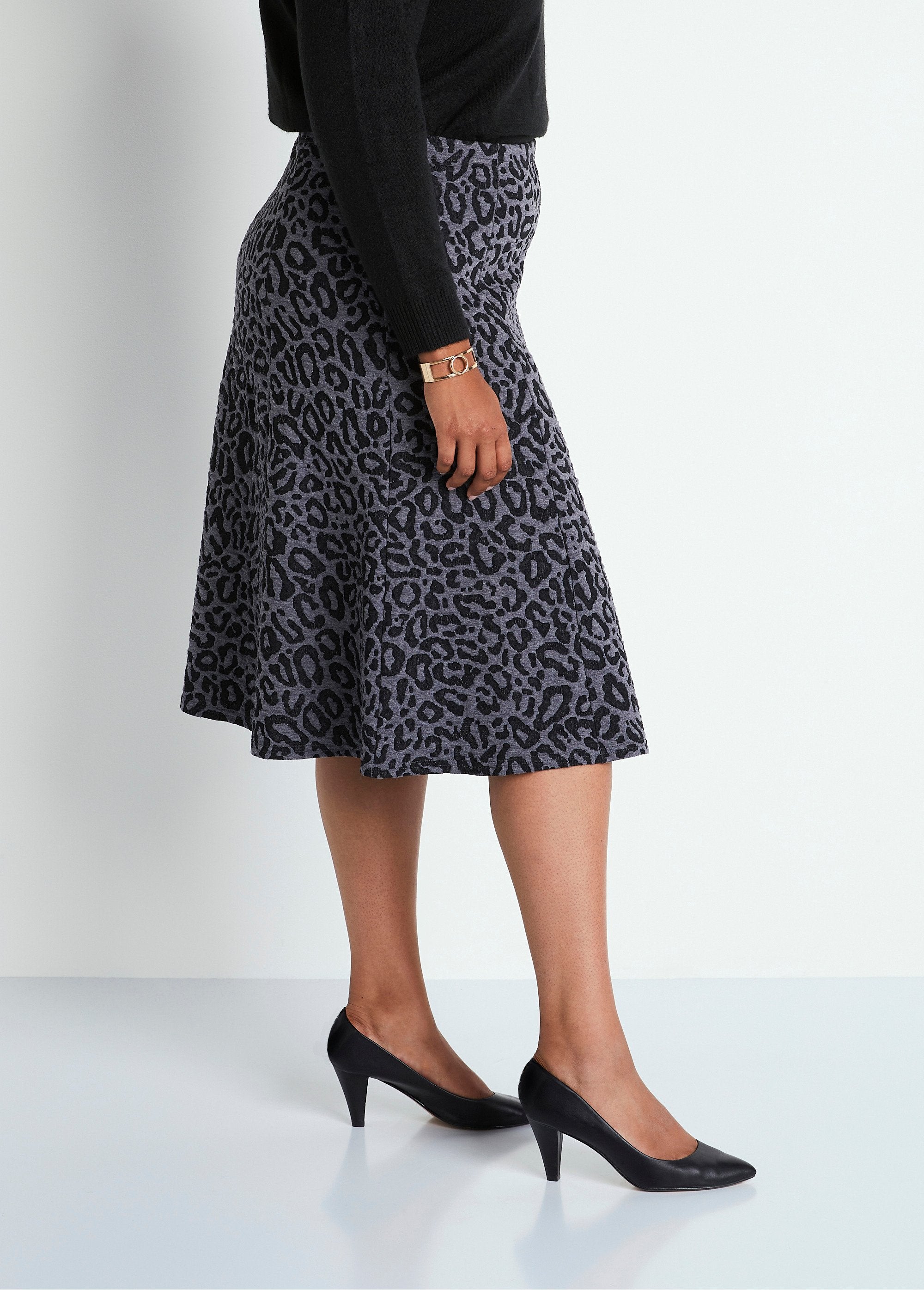 Saia_longa_em_malha_jacquard_Cinza_leopardo_DR1_curvy