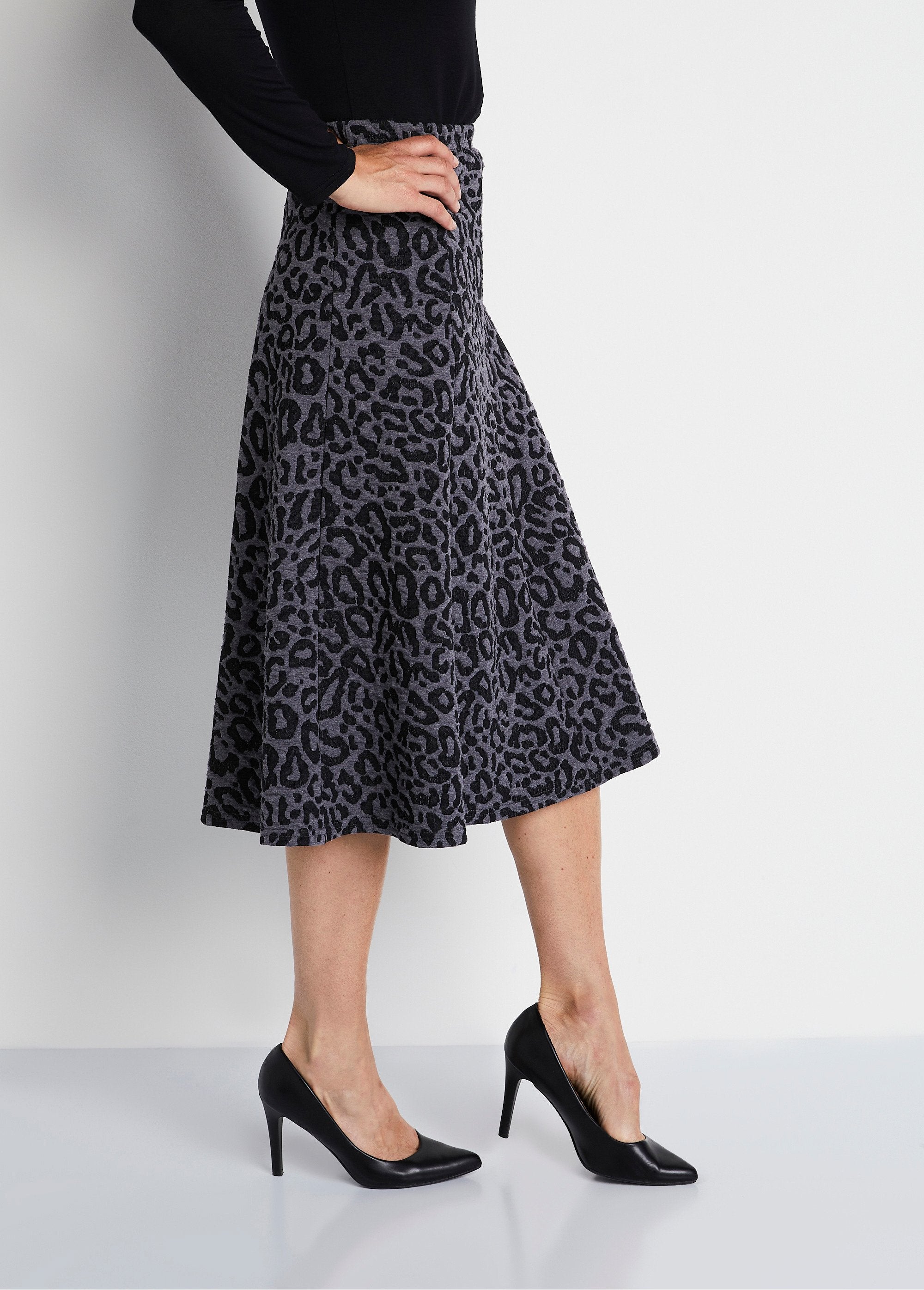 Saia_longa_em_malha_jacquard_Cinza_leopardo_DR1_slim