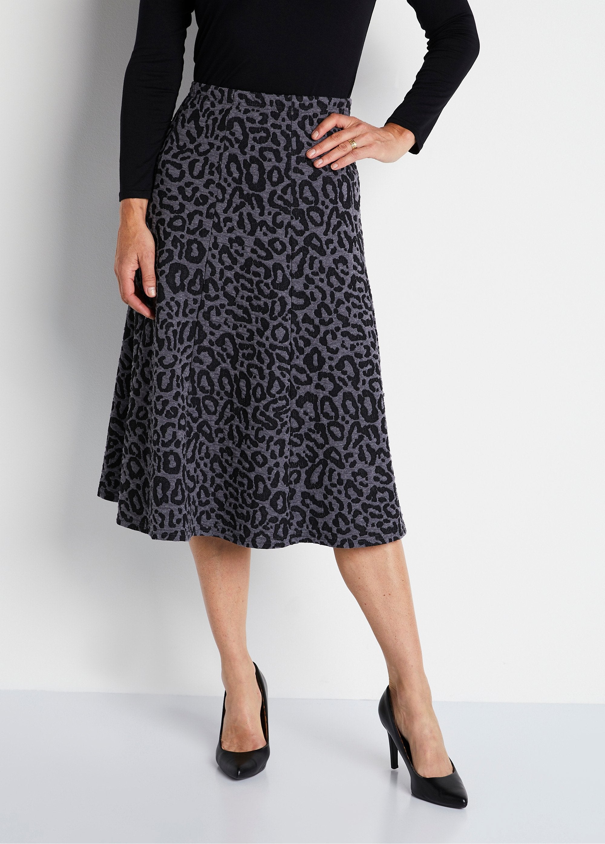 Saia_longa_em_malha_jacquard_Cinza_leopardo_FA1_slim