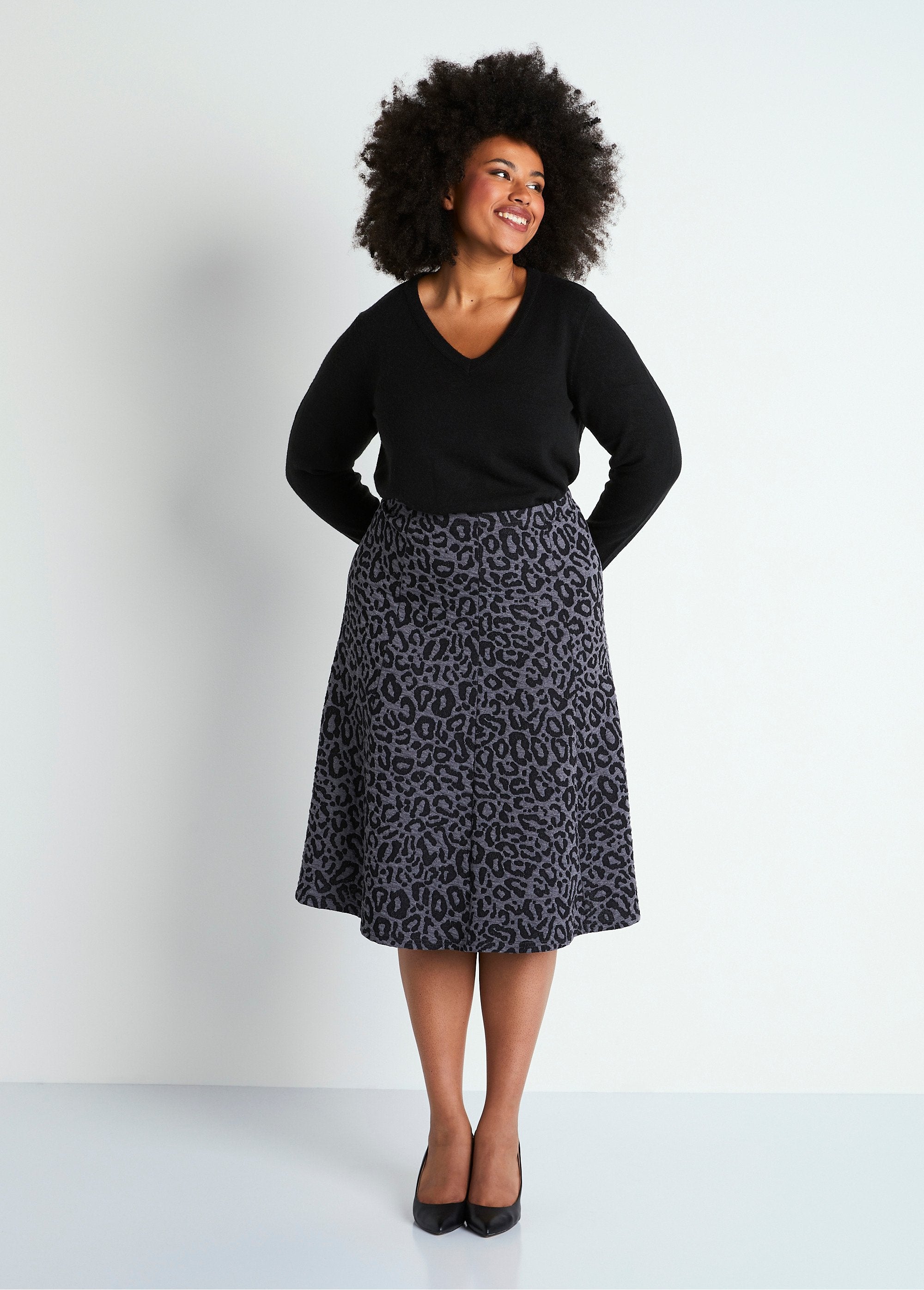 Saia_longa_em_malha_jacquard_Cinza_leopardo_SF1_curvy