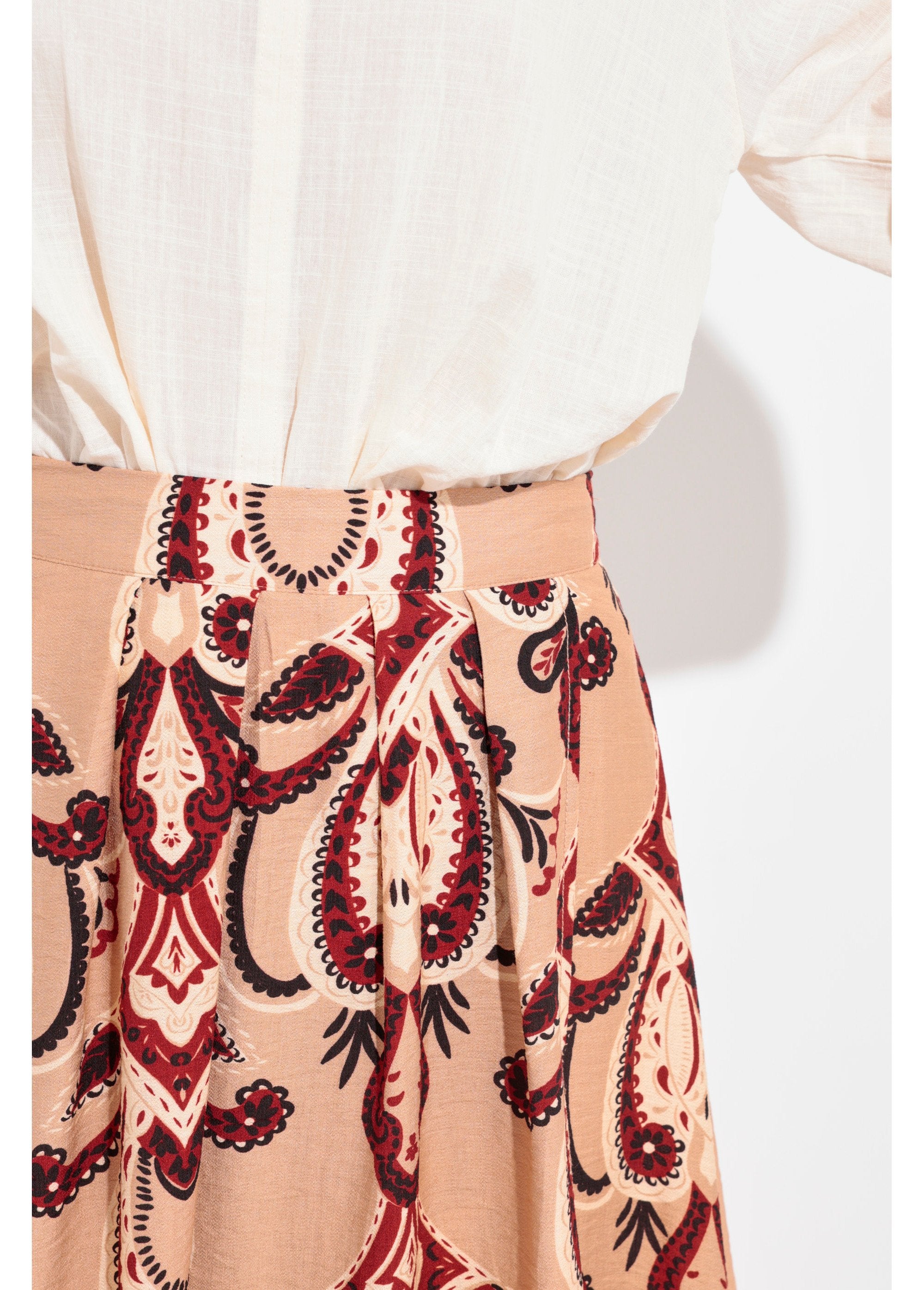 Saia_longa_e_esvoaçante_com_estampa_paisley_Beige_DE1_slim