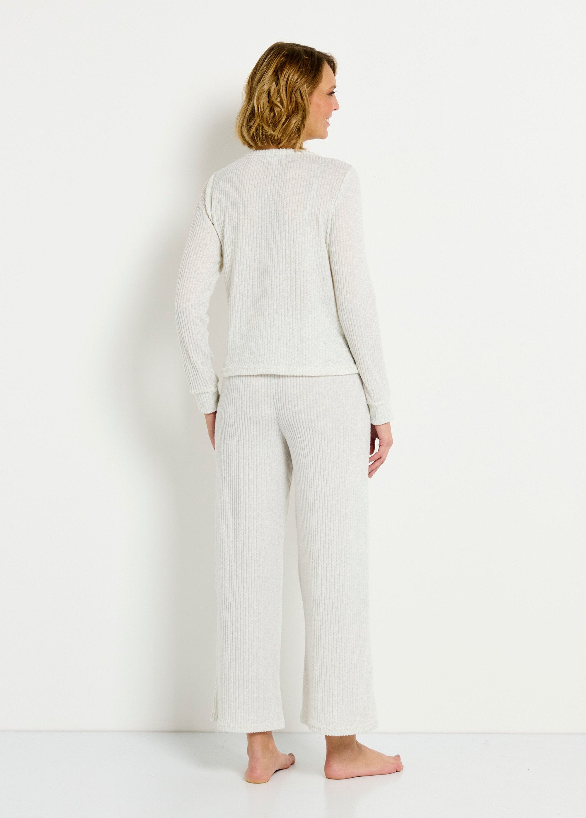 Pijama_longo_e_esvoaçante_com_nervuras_Gris_DO1_slim