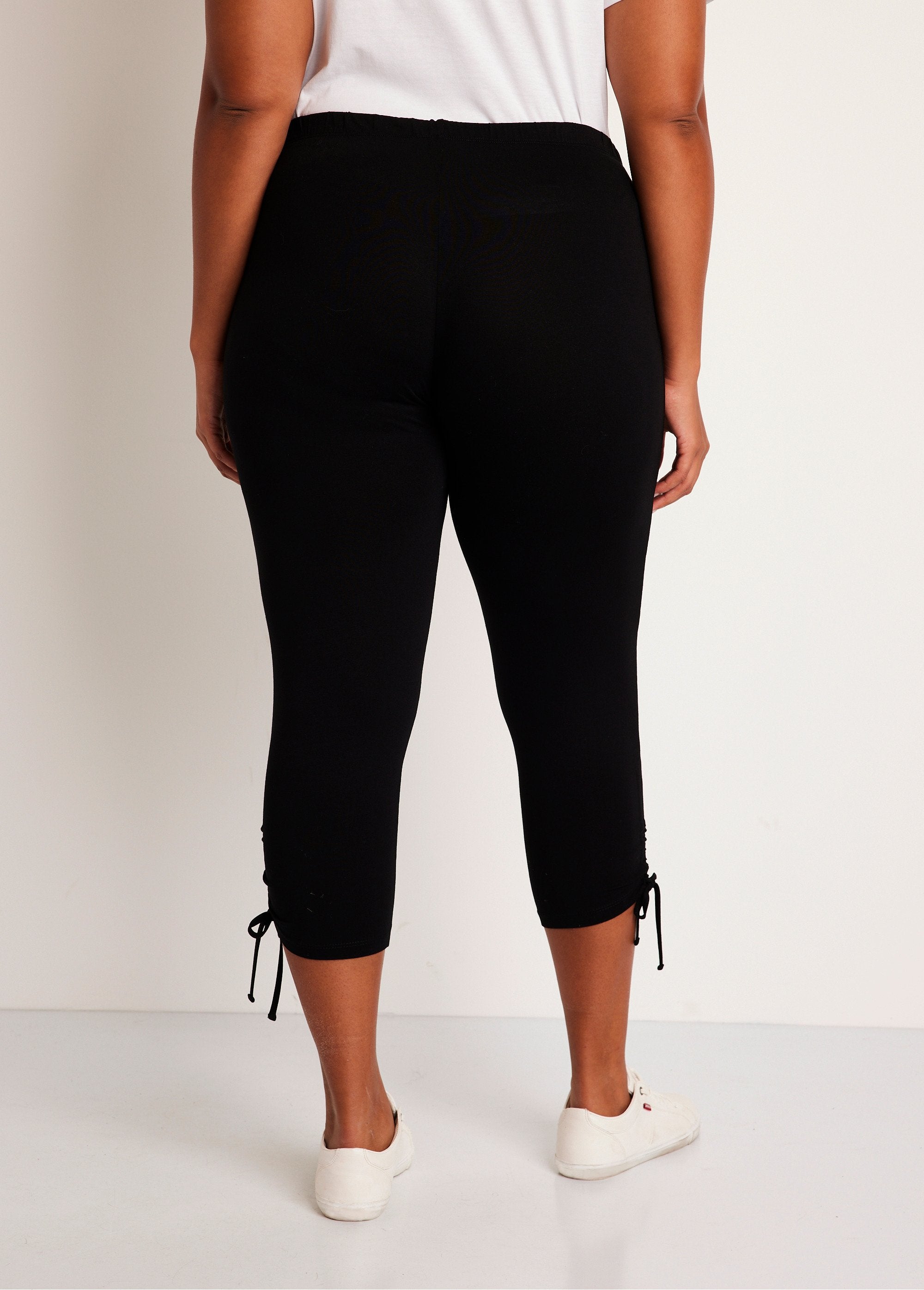 Legging_curta_com_cós_elástico_Preto_liso_DO1_curvy