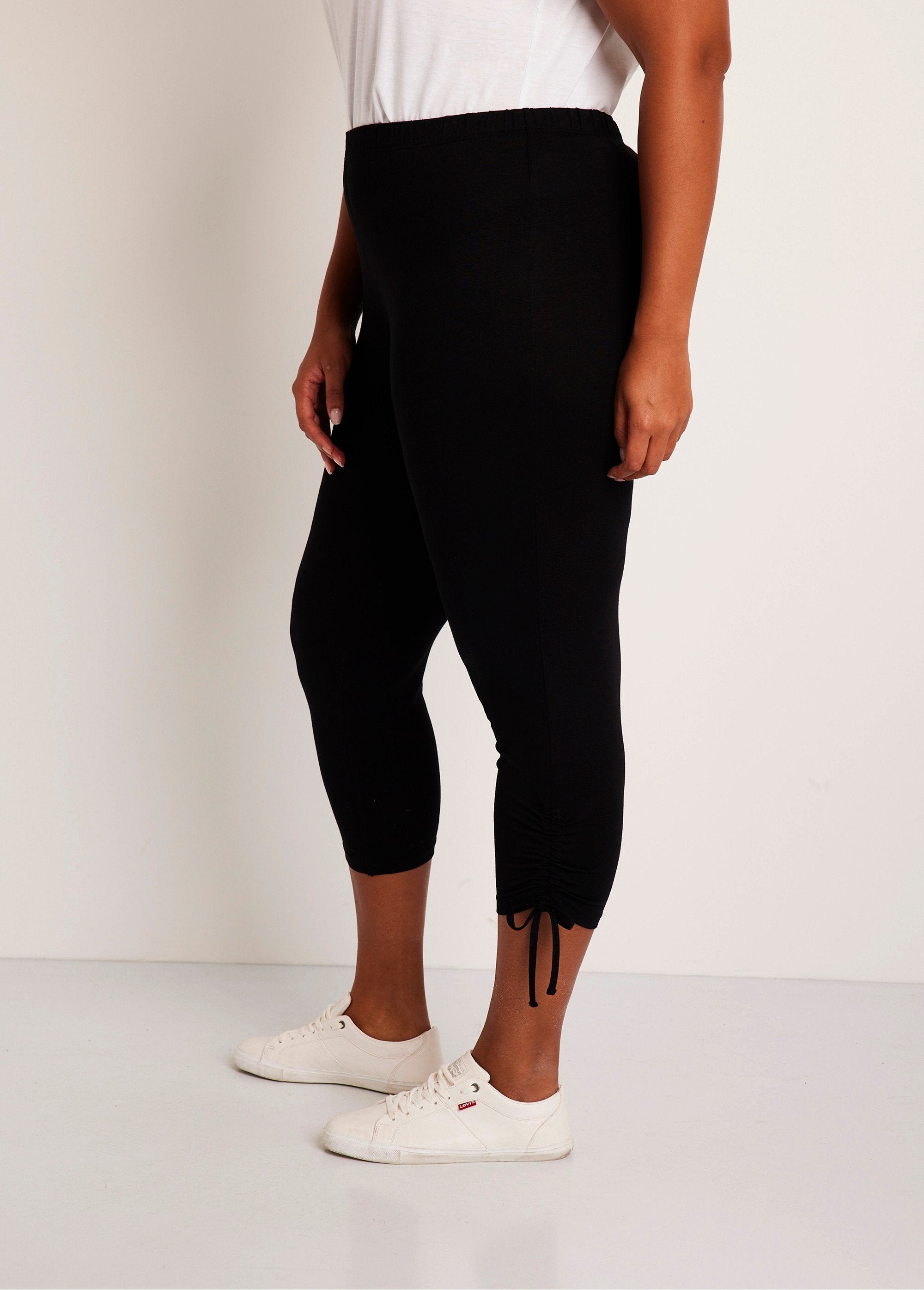 Legging_curta_com_cós_elástico_Preto_liso_DR1_curvy