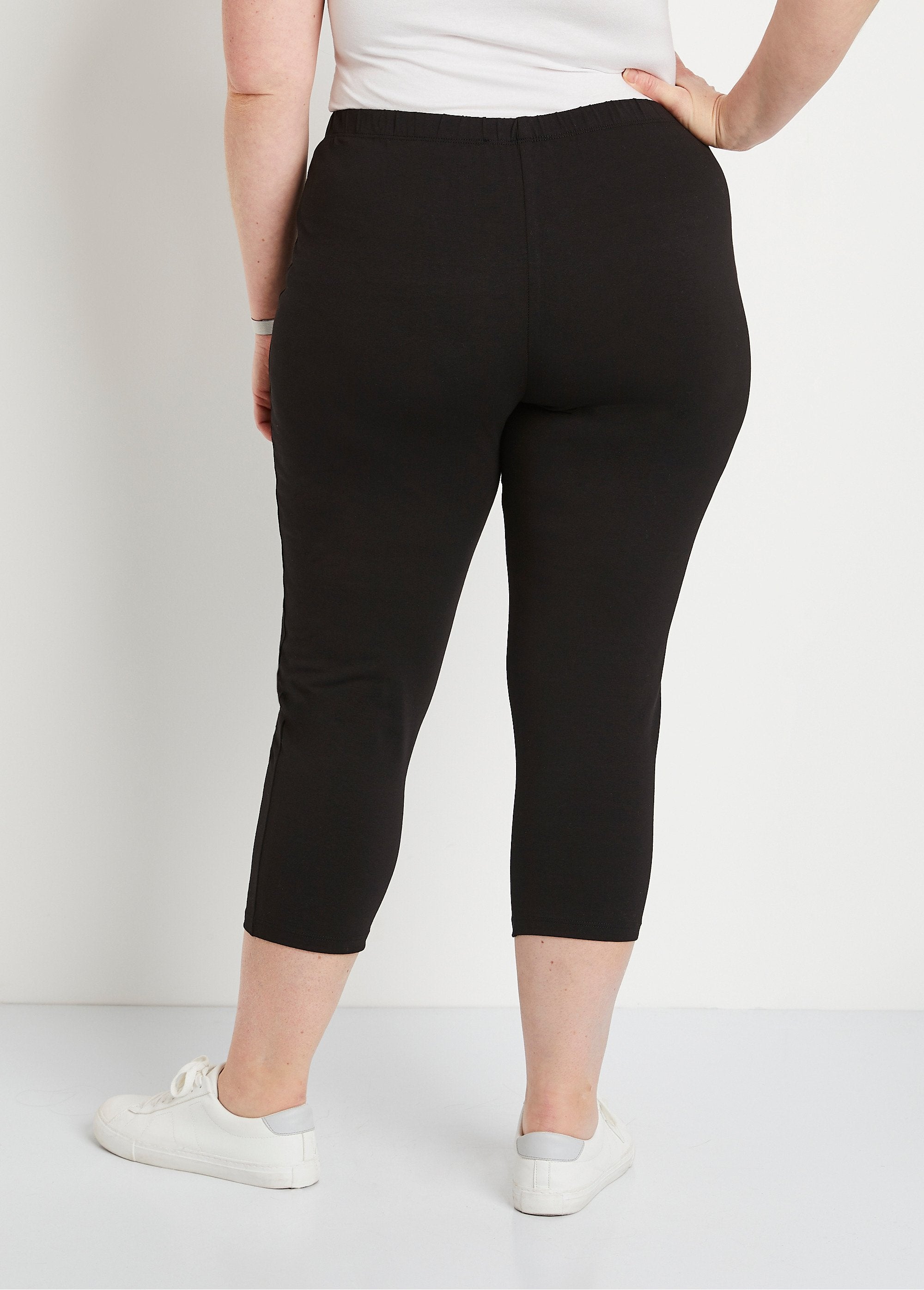 Leggings_curtas_de_algodão_com_cintura_elástica_PRETO_DO1_curvy