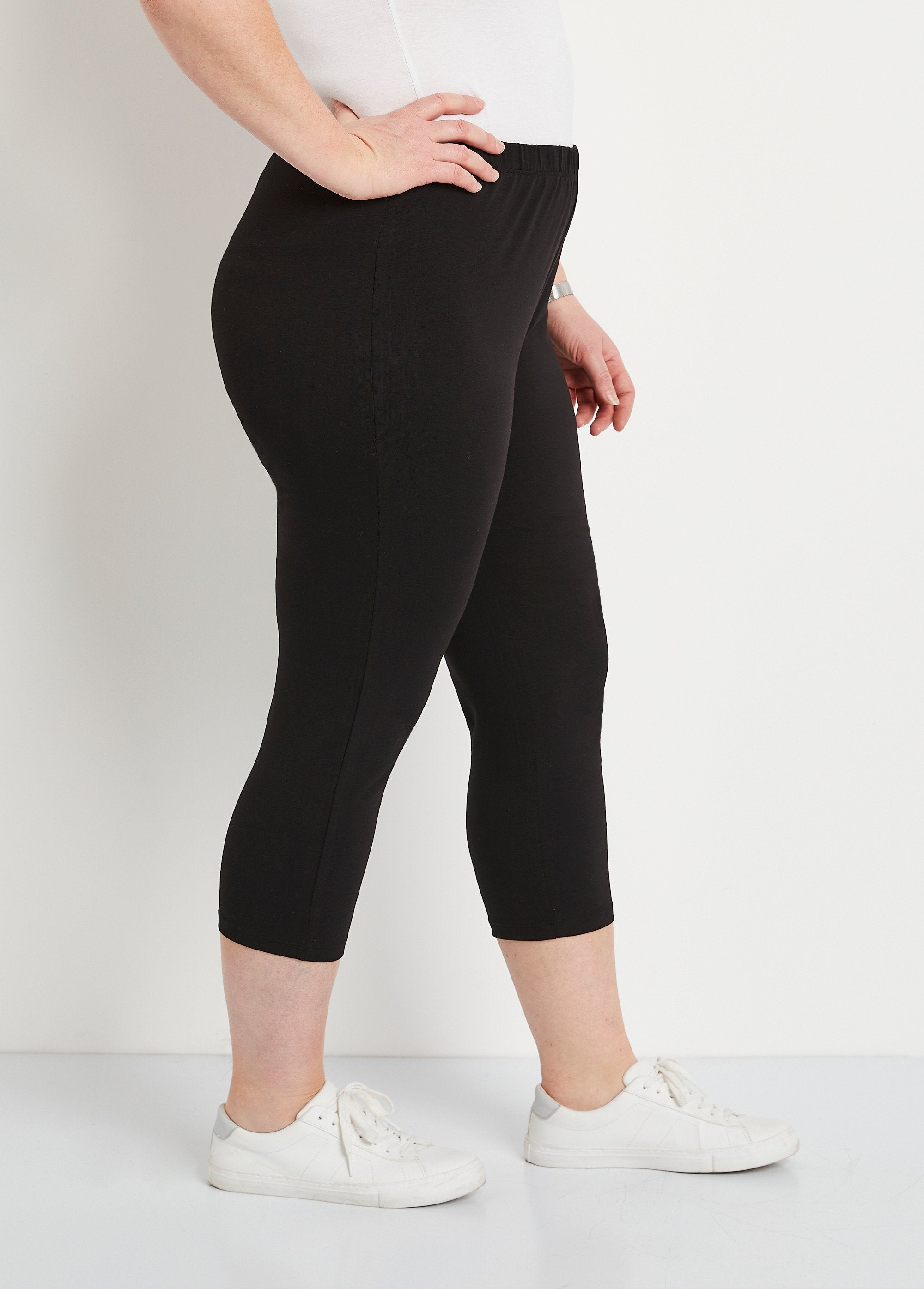 Leggings_curtas_de_algodão_com_cintura_elástica_PRETO_DR1_curvy