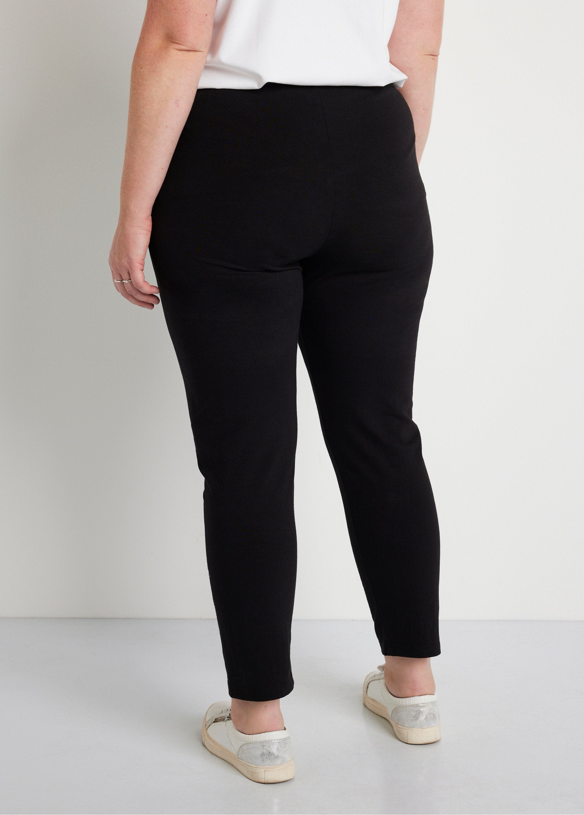 Legging_curta_lisa_com_cós_elástico_PRETO_DO1_curvy