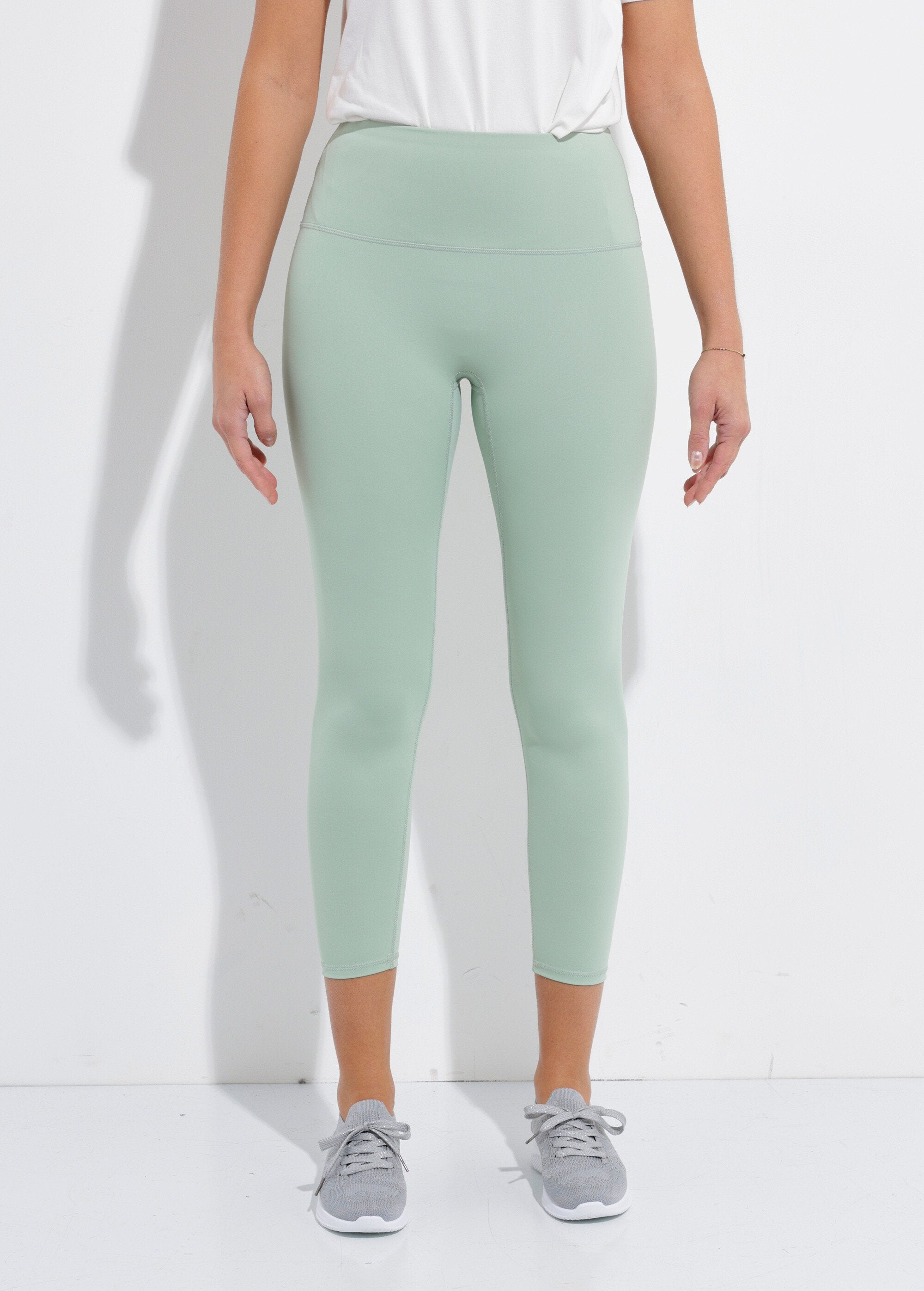 Leggings_esportivas_sólidas_de_cintura_alta_Vert_FA1_slim