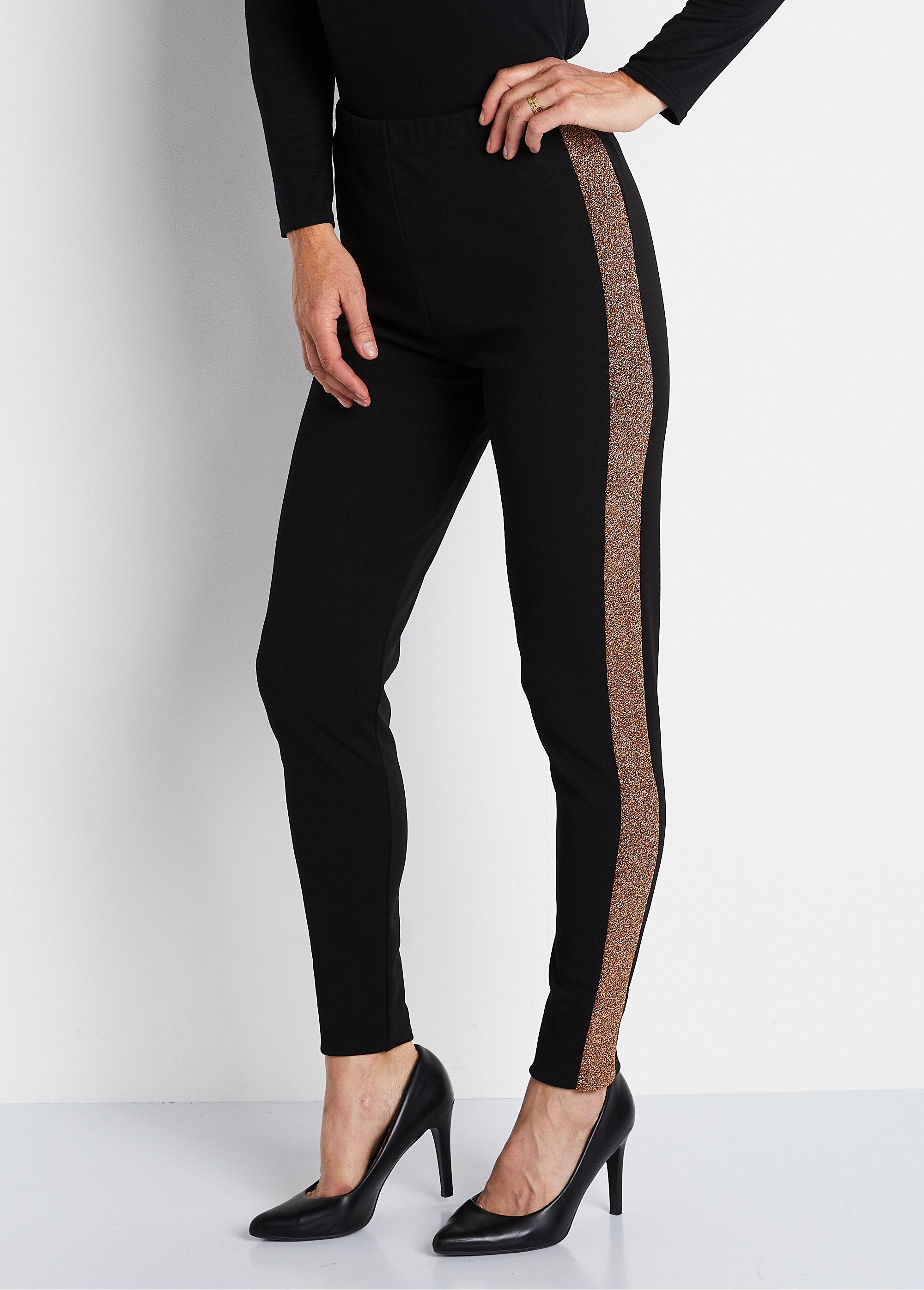 Leggings_com_cintura_elástica_e_laterais_brilhantes_PRETO_DR1_slim