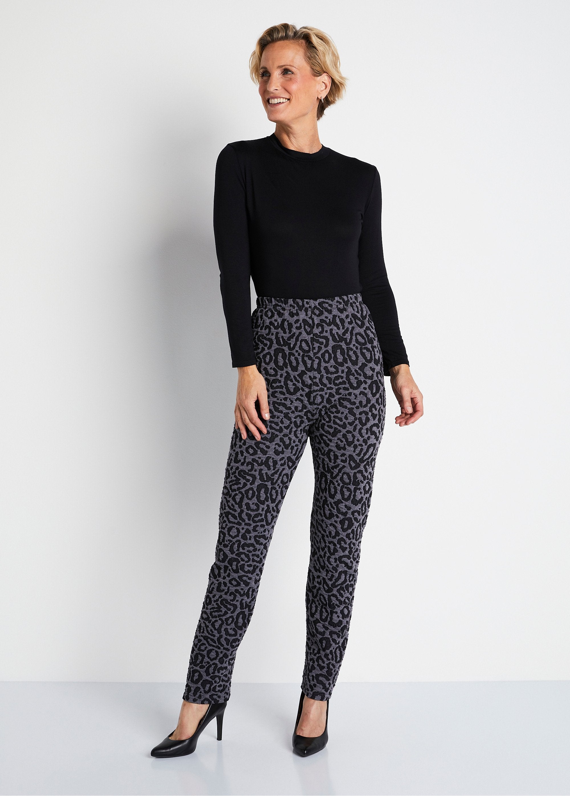 Legging_em_malha_jacquard_com_elástico_na_cintura_Cinza_leopardo_SF1_slim