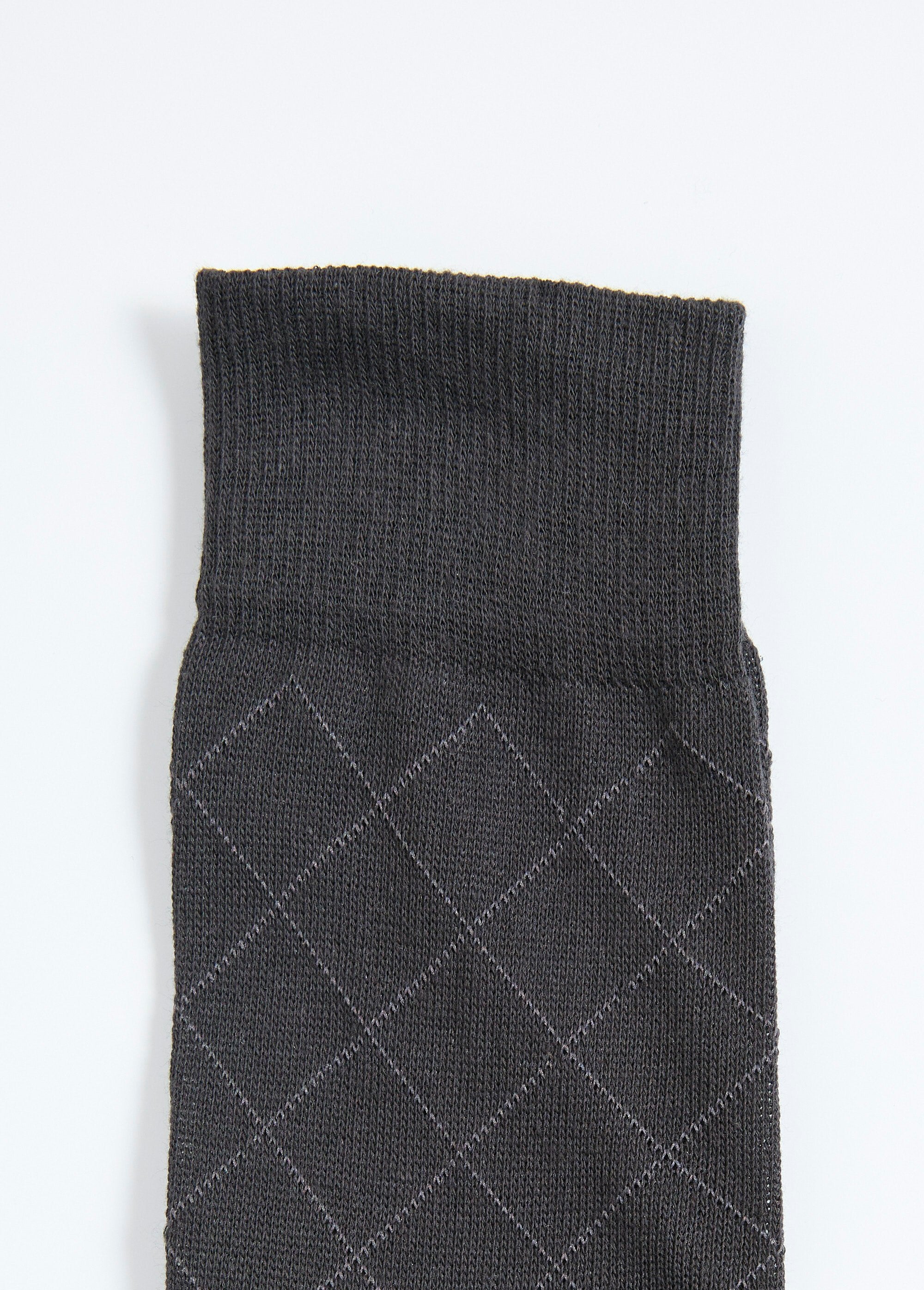 Pacote_com_10_meias_lisas_e_estampadas_Assortis_noir_DE5_slim