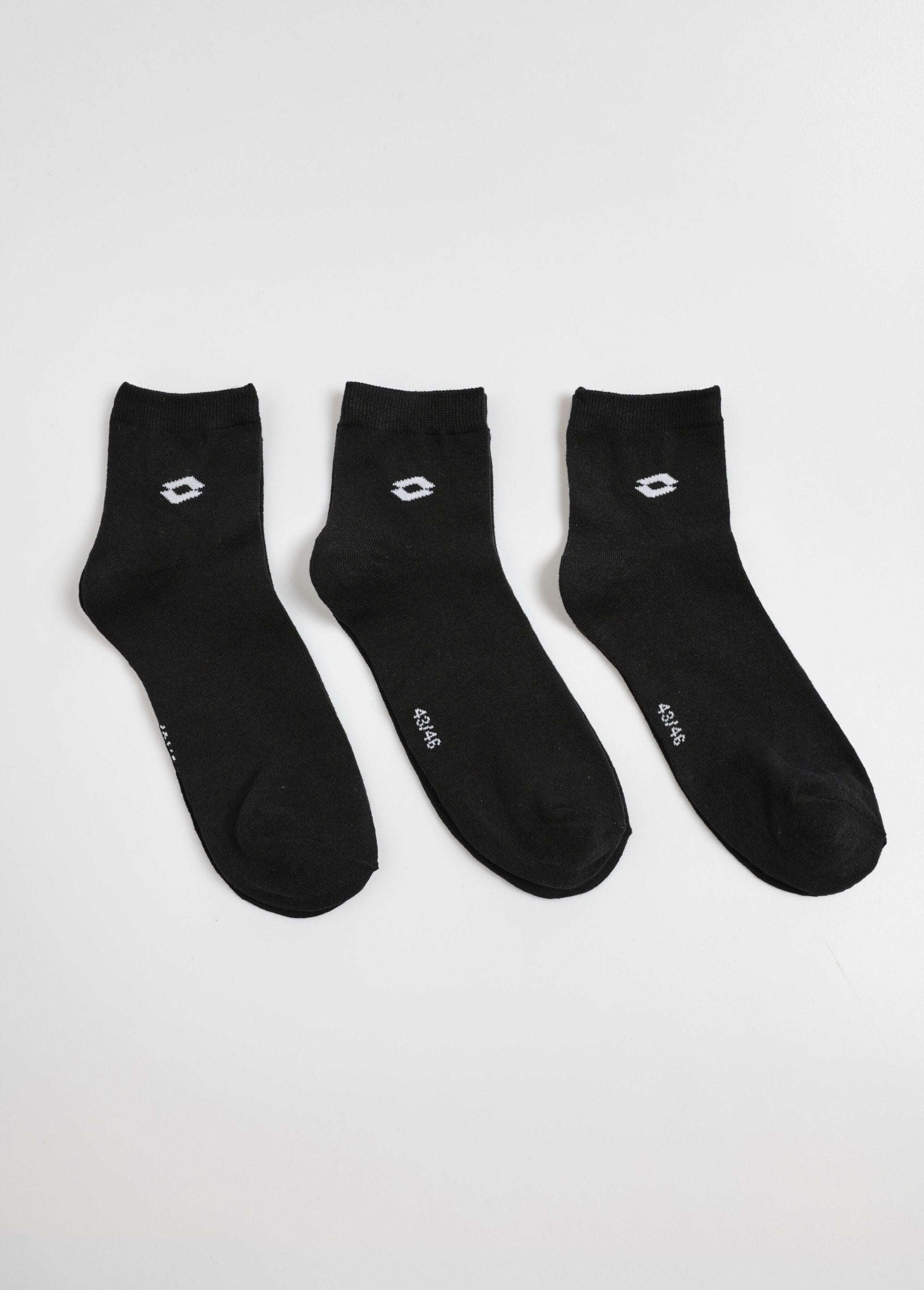 Pacote_com_3_meias_pequenas_com_logotipo_Noir_DE1_slim