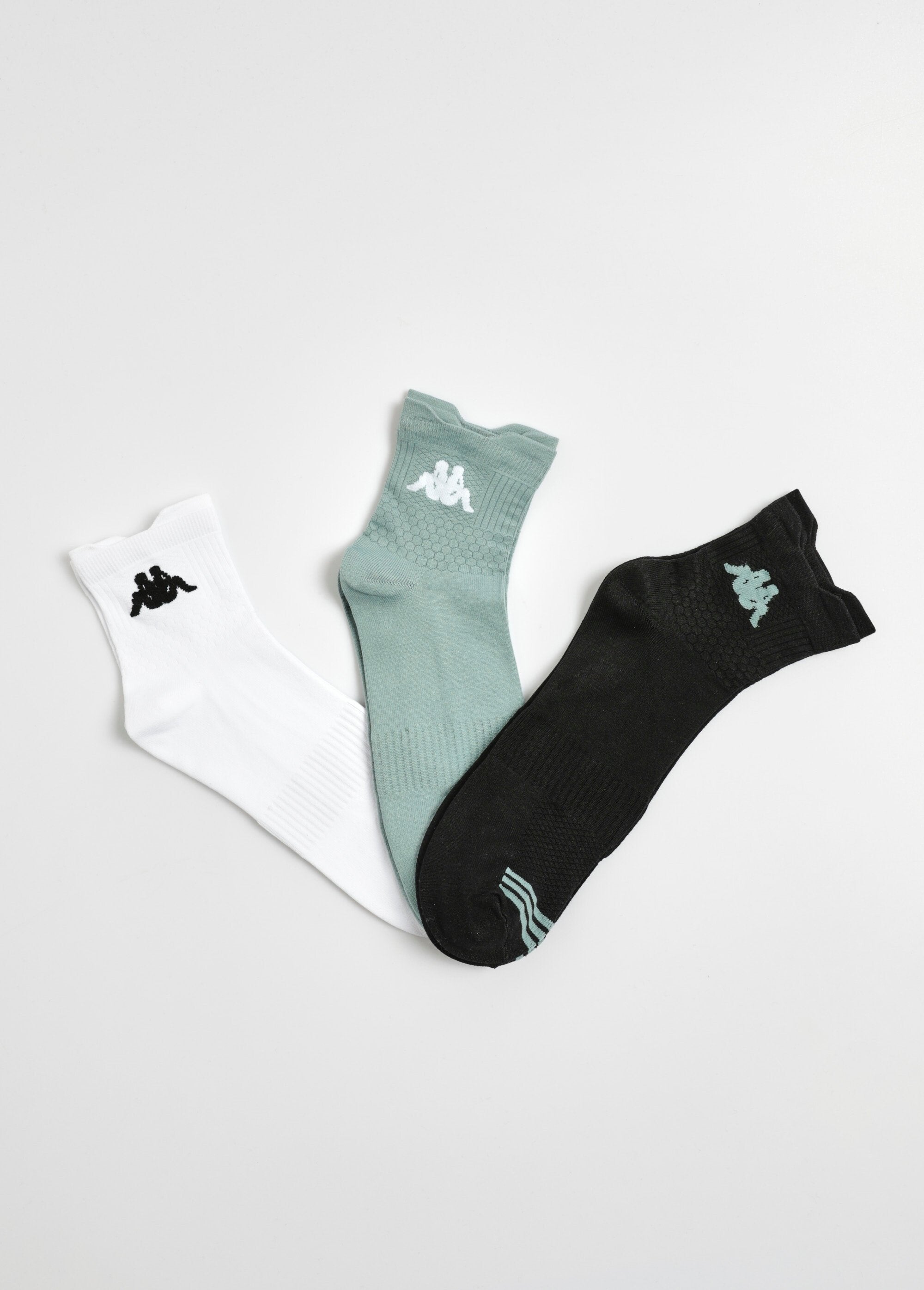 Pacote_com_3_meias_esportivas_sortidas_Vert_et_blanc_et_noir_FA1_slim