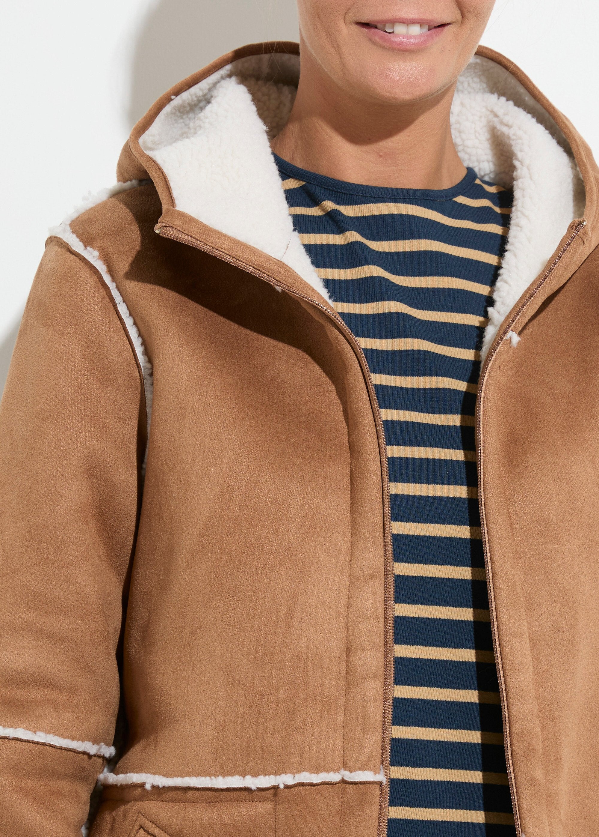 Manteau_zippé_à_capuche_effet_peau_lainée_chaud_Camel_DE1_slim