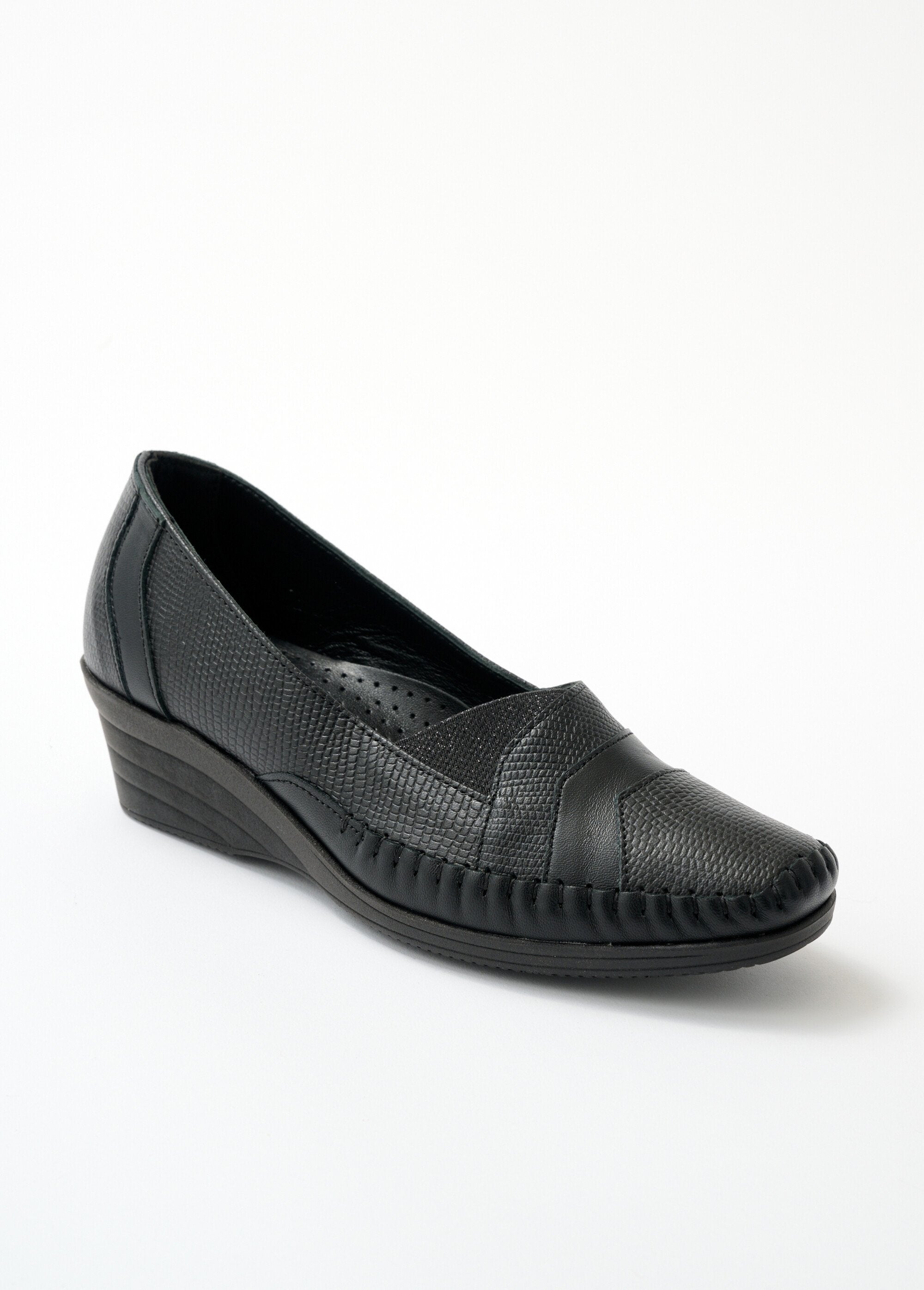 Mocassins_de_couro_bimatéria_com_largura_confortável_PRETO_FA1_slim