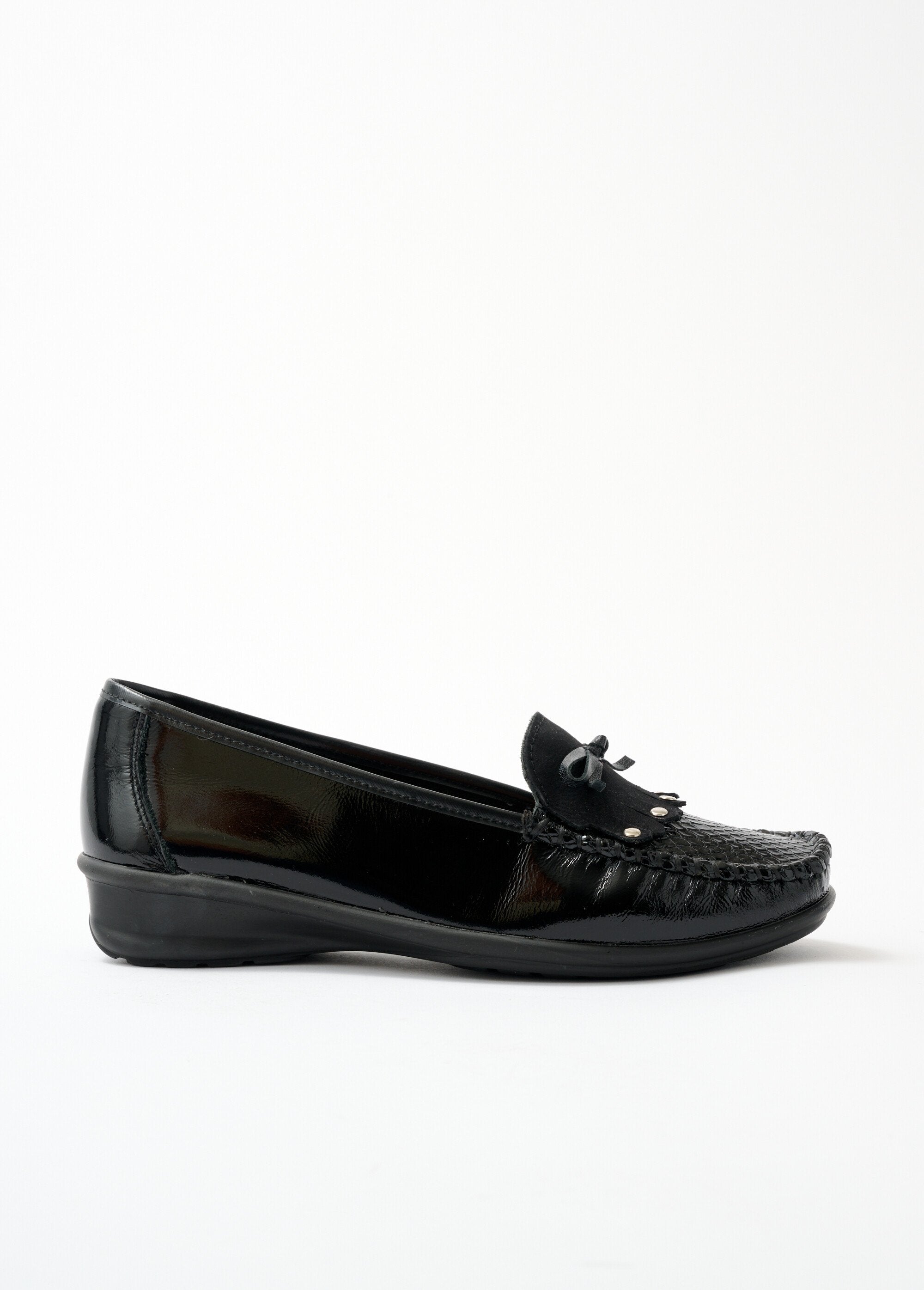 Mocassins_de_cunha_de_couro_com_aba_de_franjas_Verniz_preto_DR1_slim