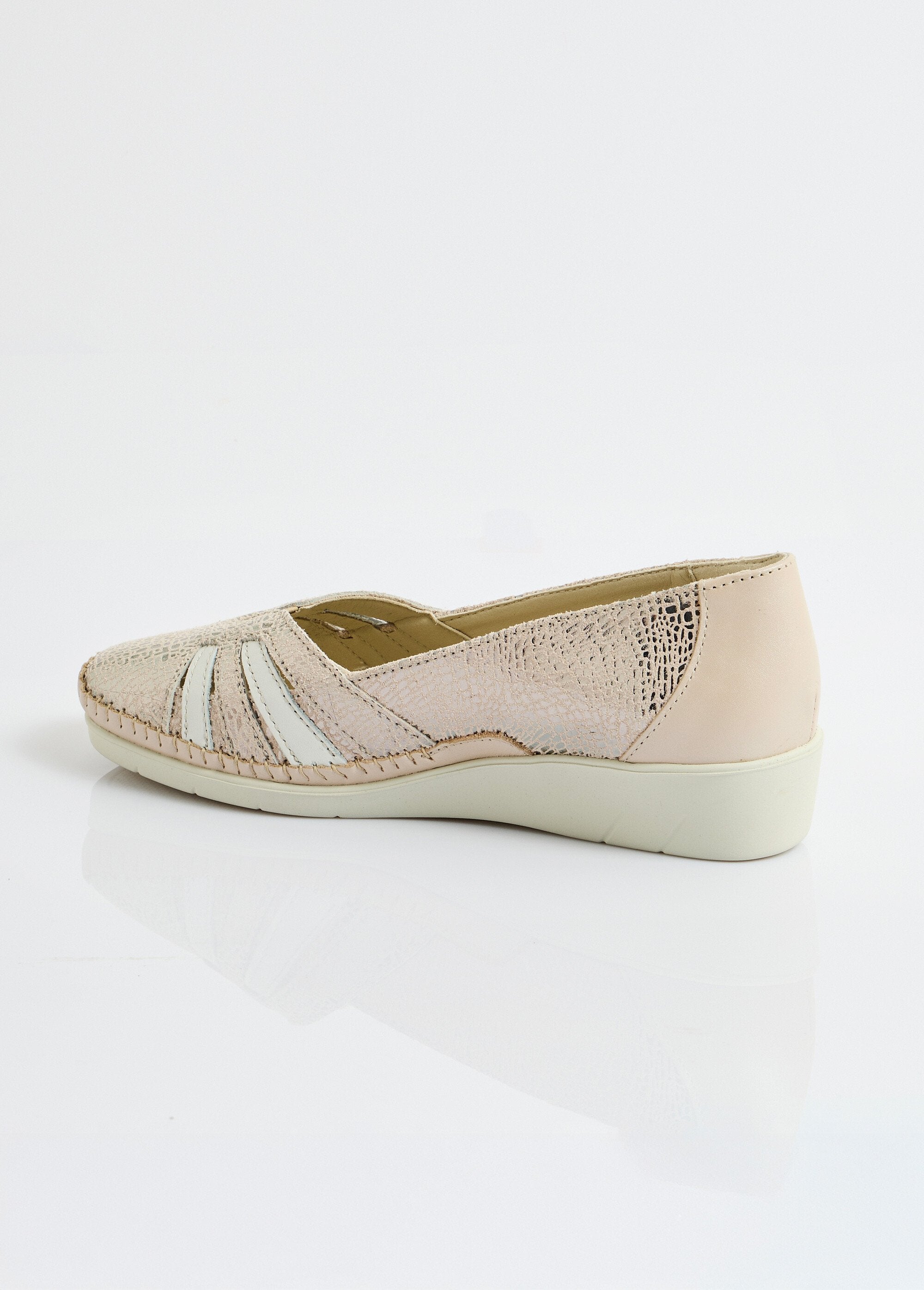 Mocassins_de_cunha_em_pele_com_uma_largura_confortável_Taupe_DO1_slim