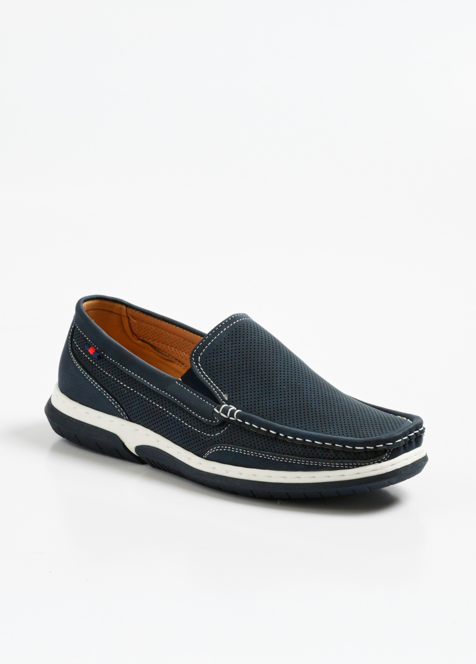 Mocassins_estilo_barco_em_couro_elástico_microperfurado_Marine_FA1_slim