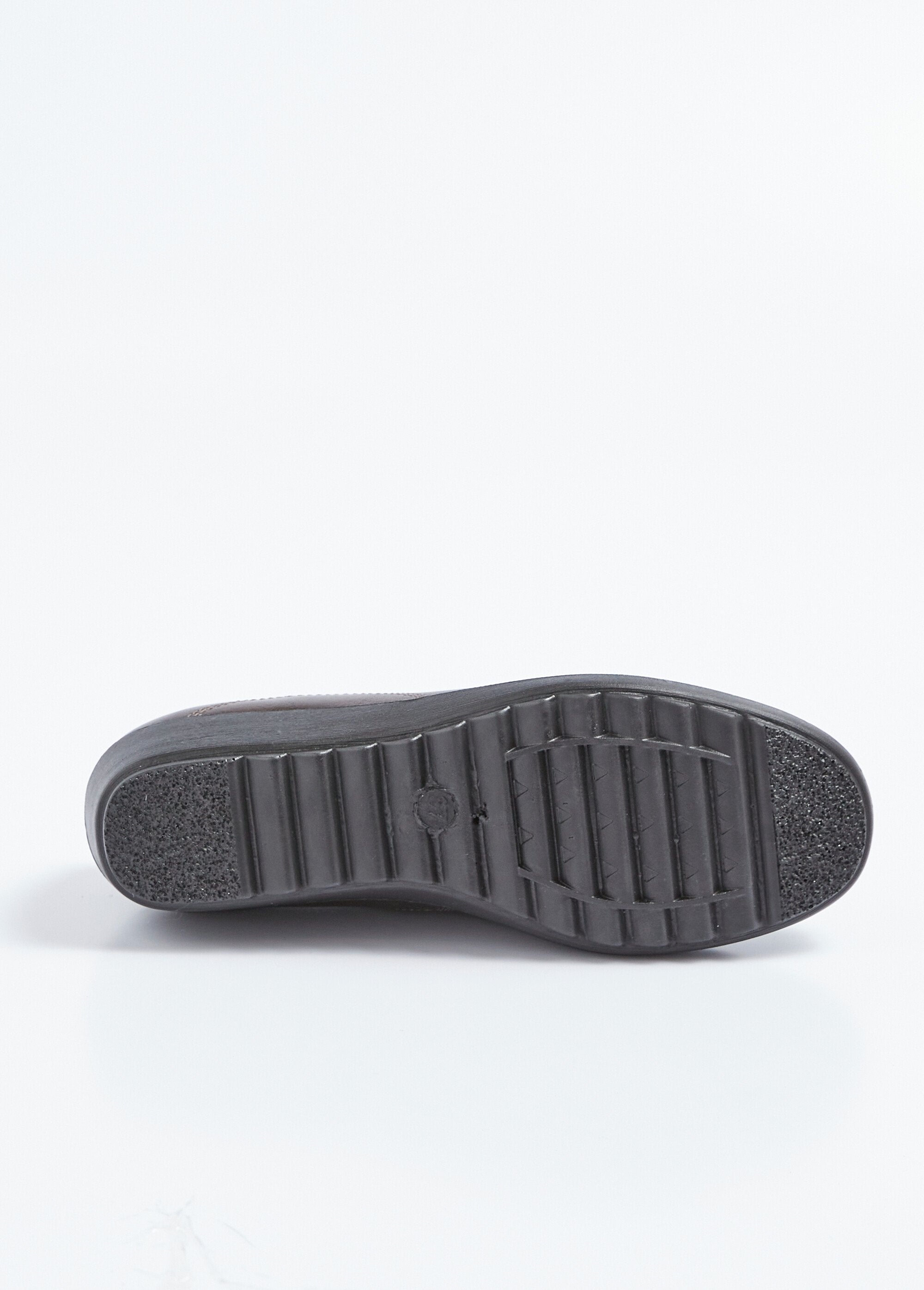 Mocassins_de_couro_de_largura_larga_com_elástico_Marron_UN1_slim