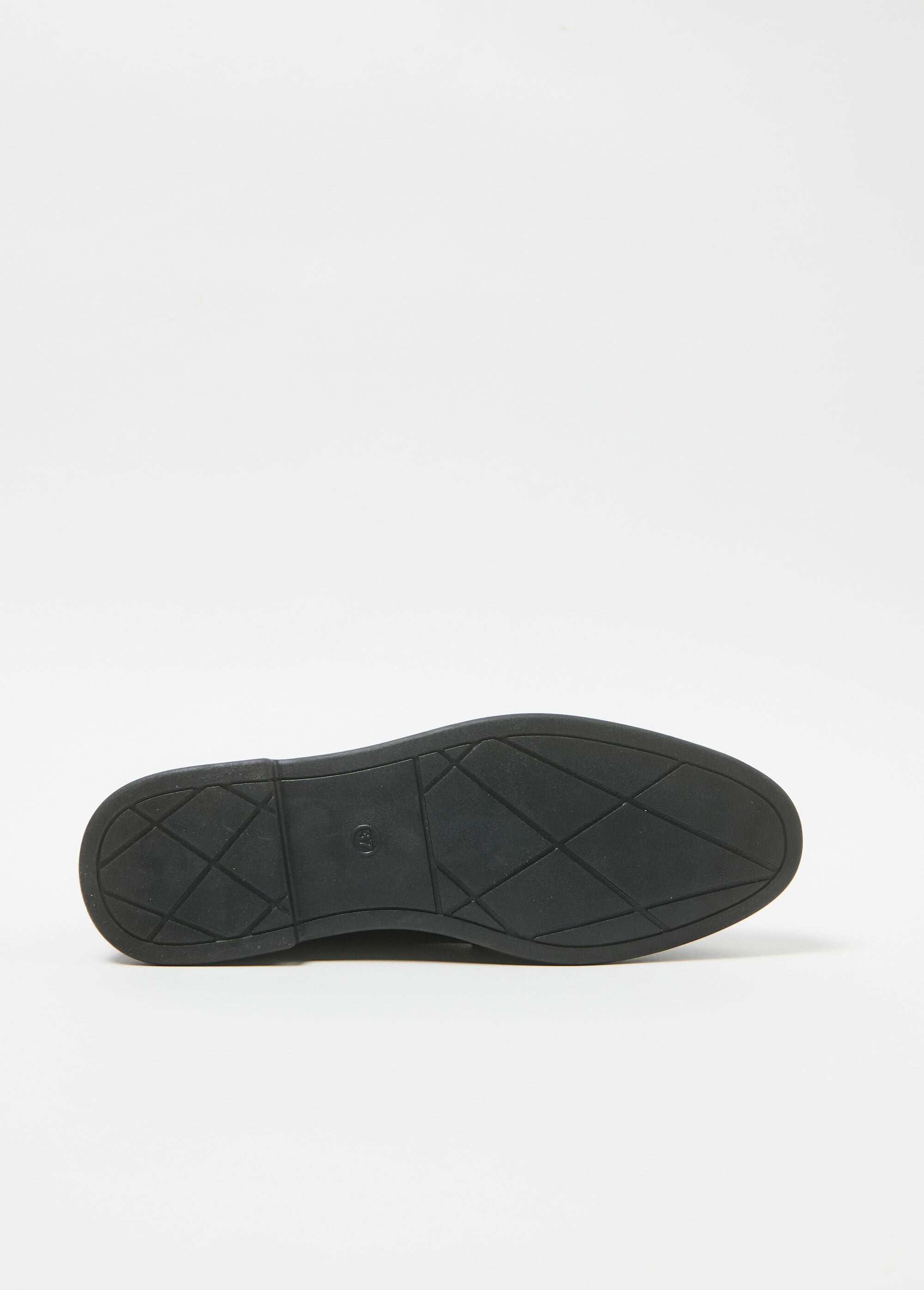 Mocassins_de_couro_envernizado_com_aba_elegante_Noir_UN1_slim