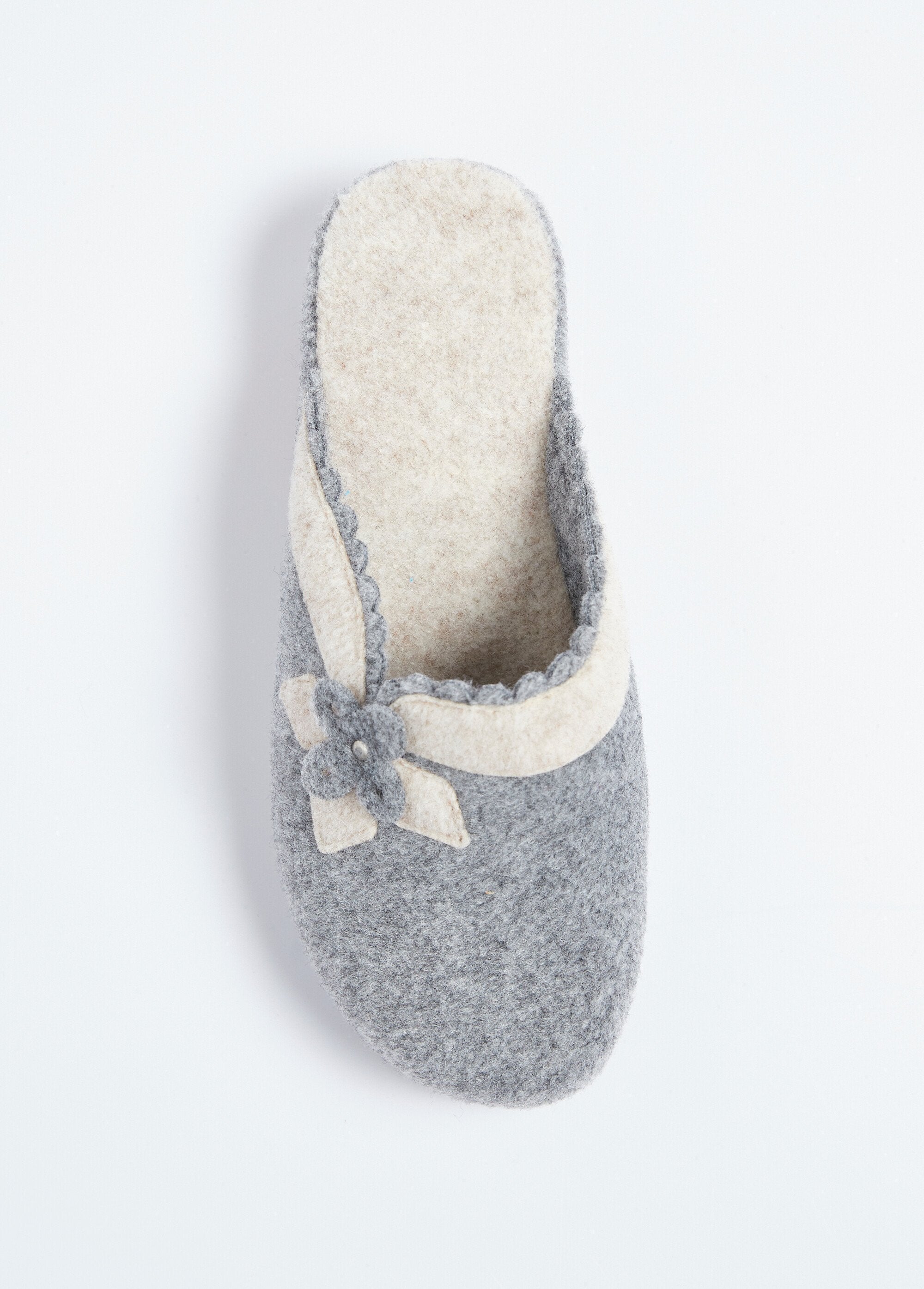 Mula_de_feltro_com_aplicação_floral_Gris_OV1_slim