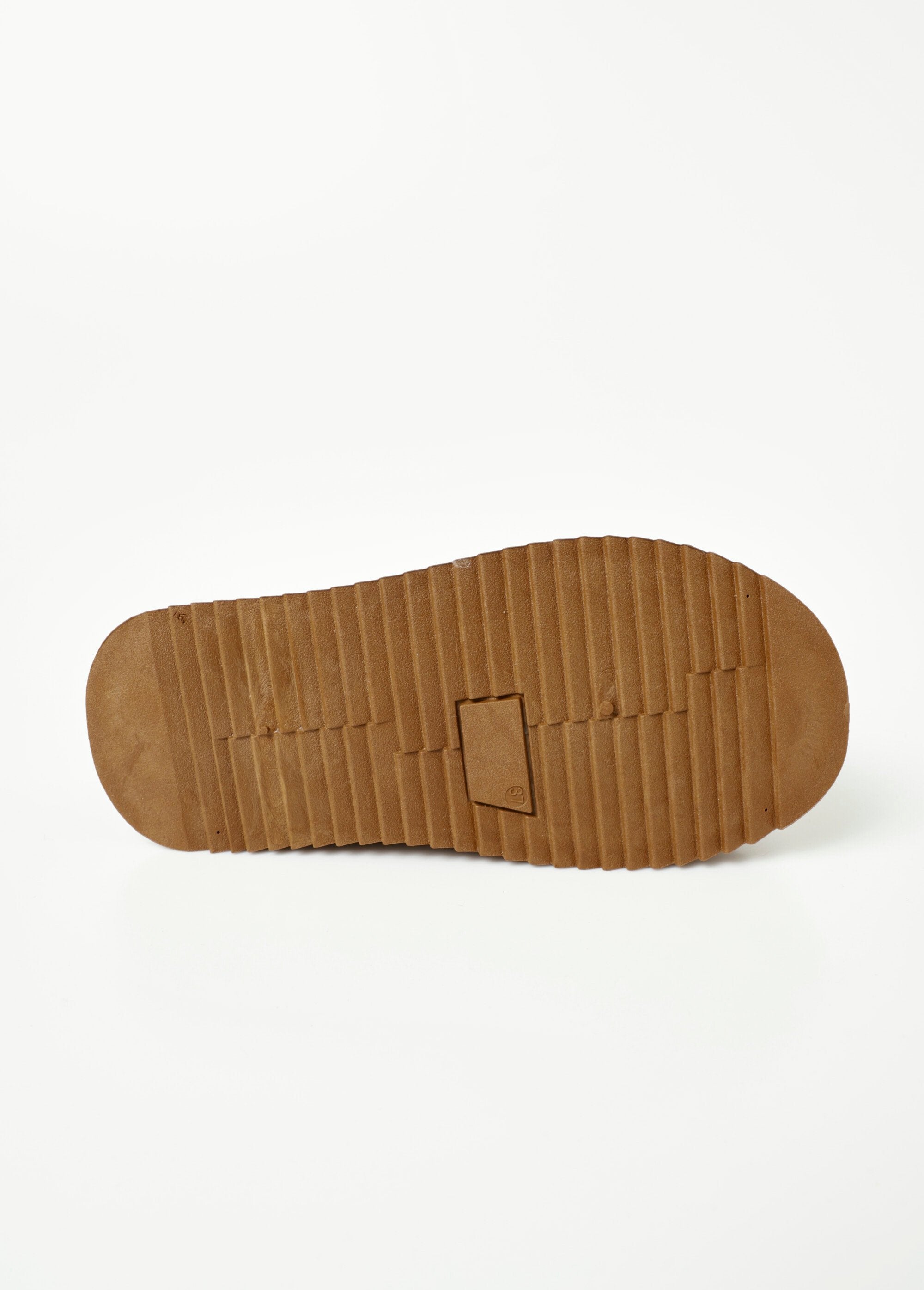 Mulas_com_efeito_camurça_e_forro_de_pele_Camel_UN1_slim