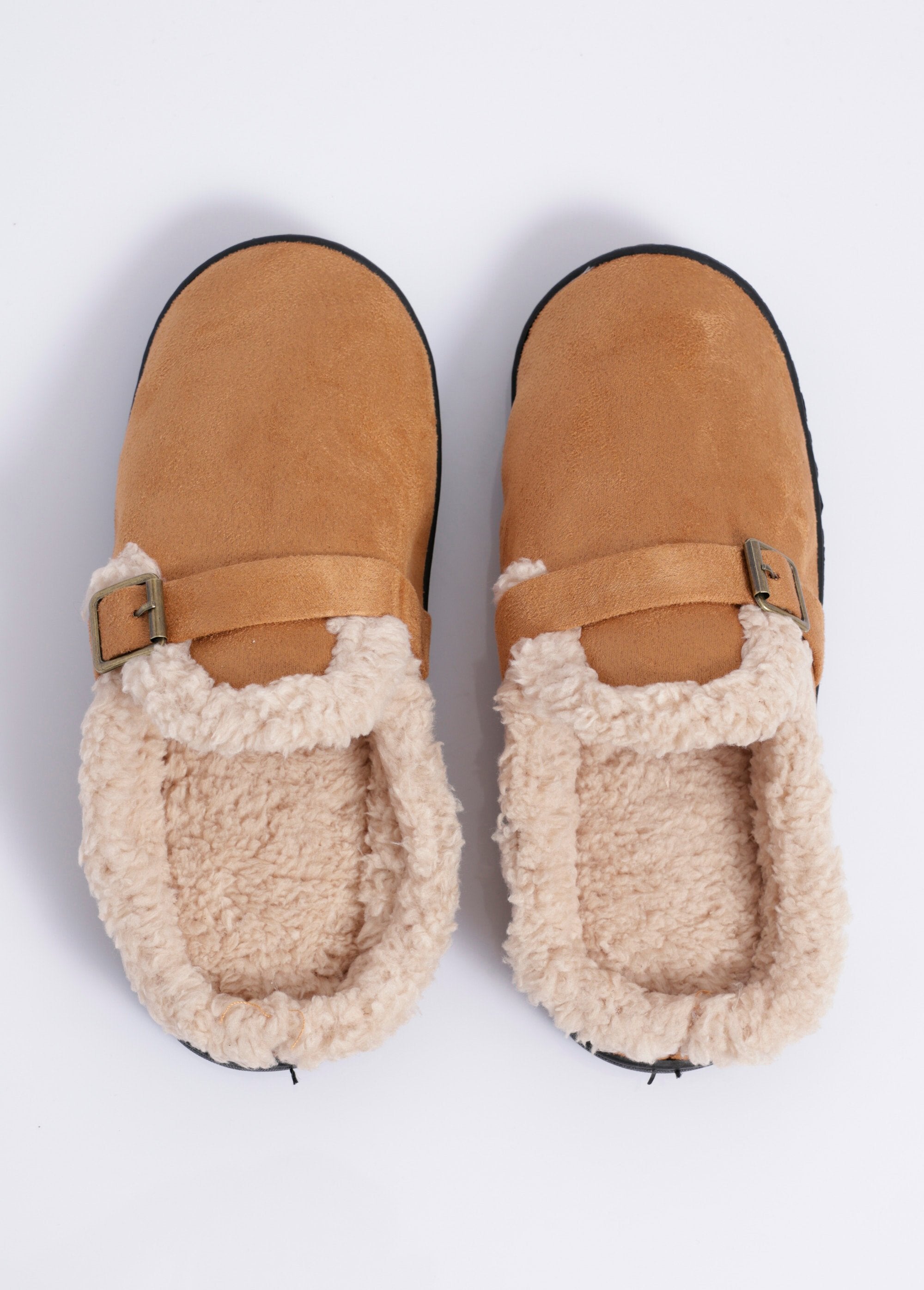 Mulas_de_camurça_antiderrapantes_com_forro_Camel_OV1_slim