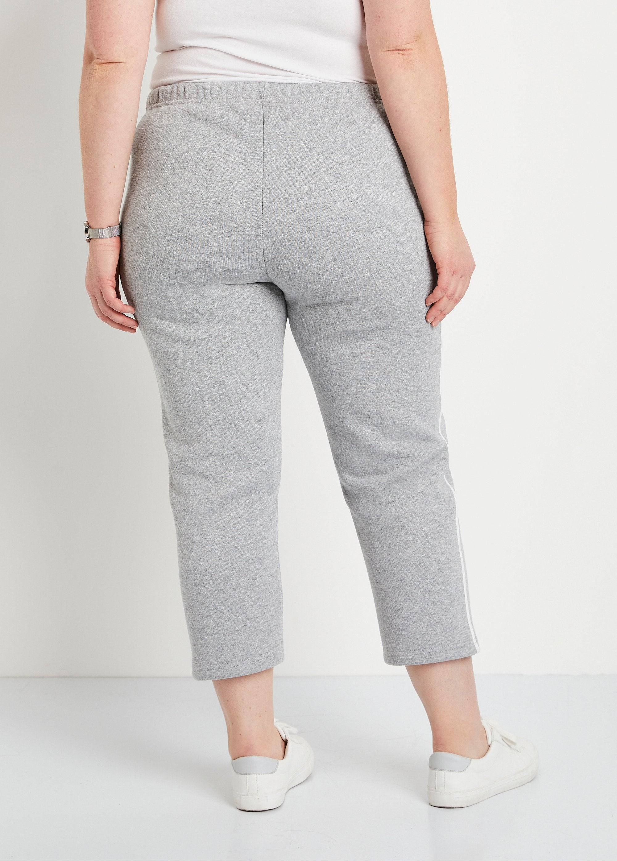 Calça_lounge_cropped_com_listras_laterais_Urze_cinza_DO1_curvy