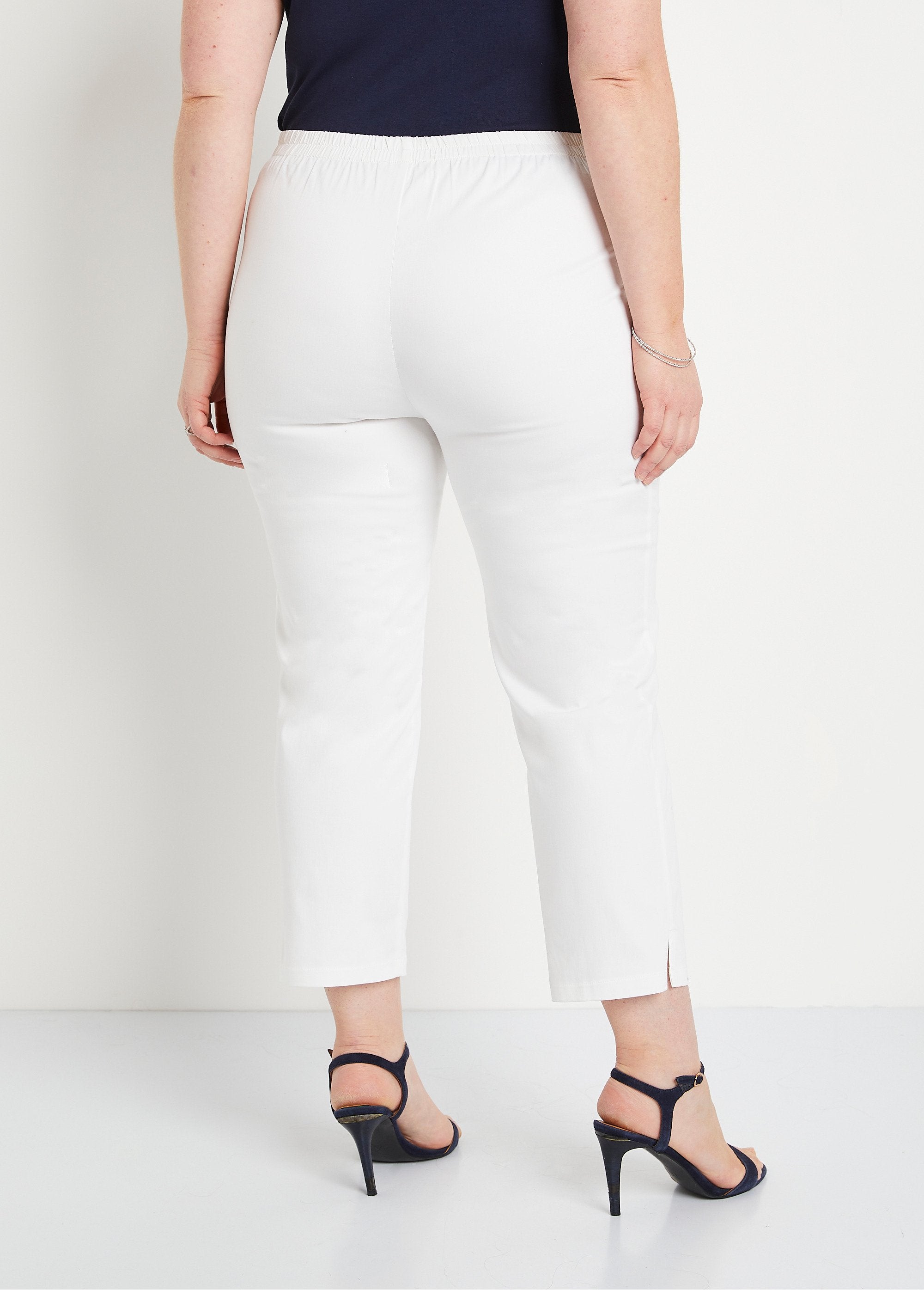 Calça_cropped_de_cetim_com_cintura_semi-elástica_BRANCO_DO1_curvy