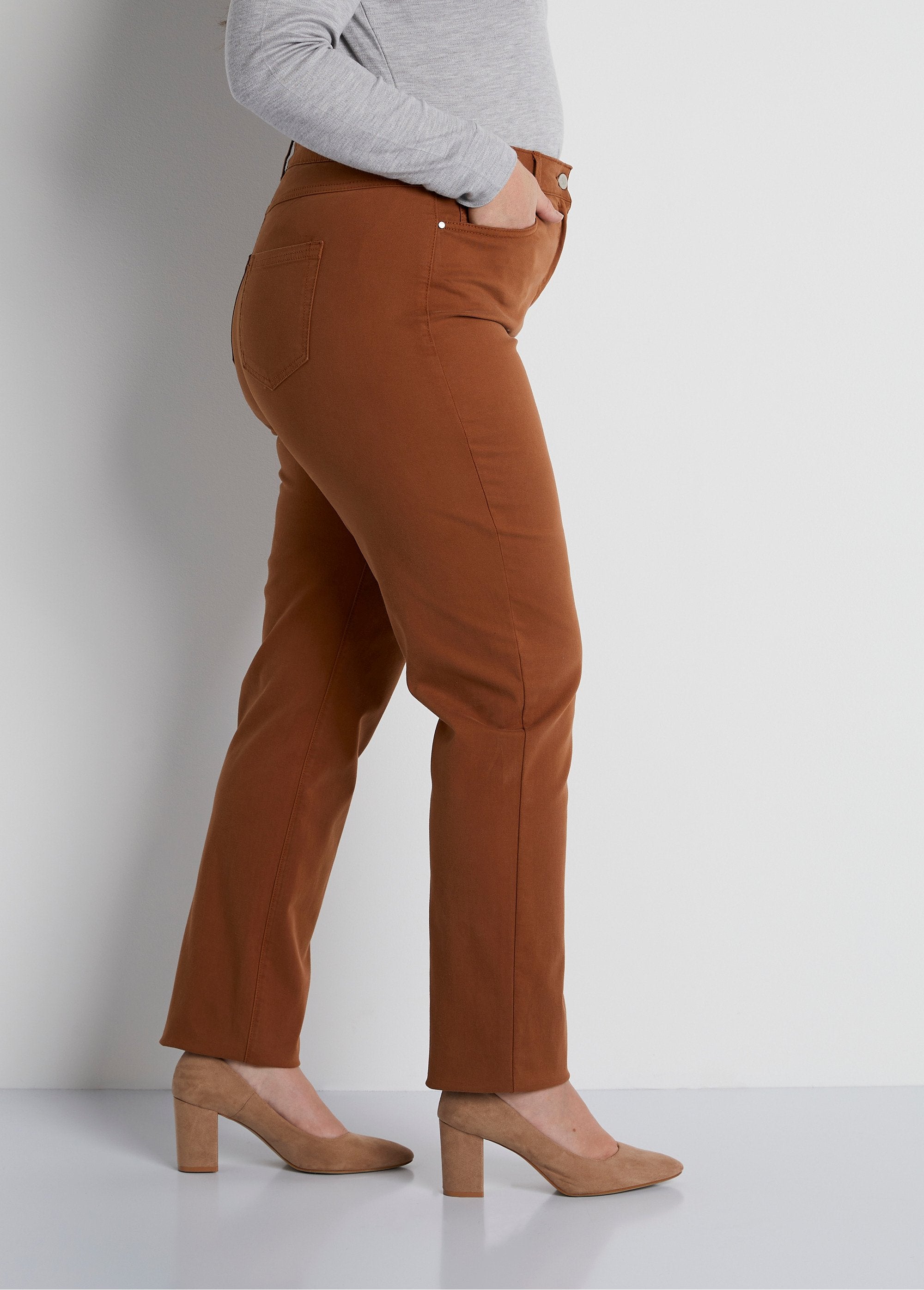 Calça_reta_de_algodão_stretch_com_5_bolsos_Esquilo_DR1_curvy