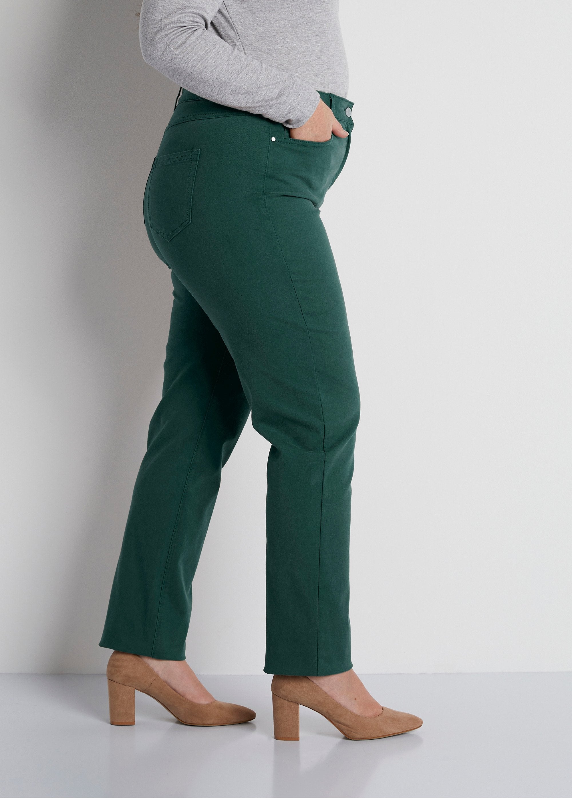 Calça_reta_de_algodão_stretch_com_5_bolsos_VERDE_DR1_curvy