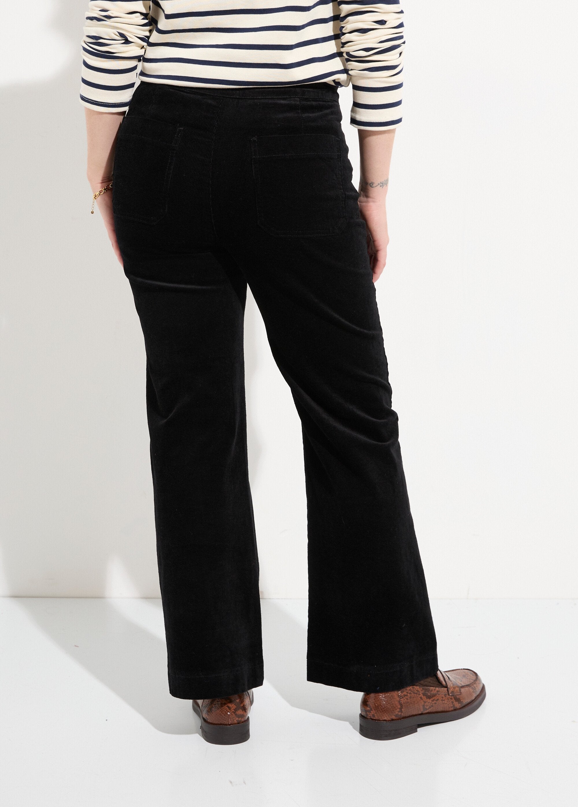 Pantalon_à_pont_en_velours_coupe_flare_Noir_DO1_slim