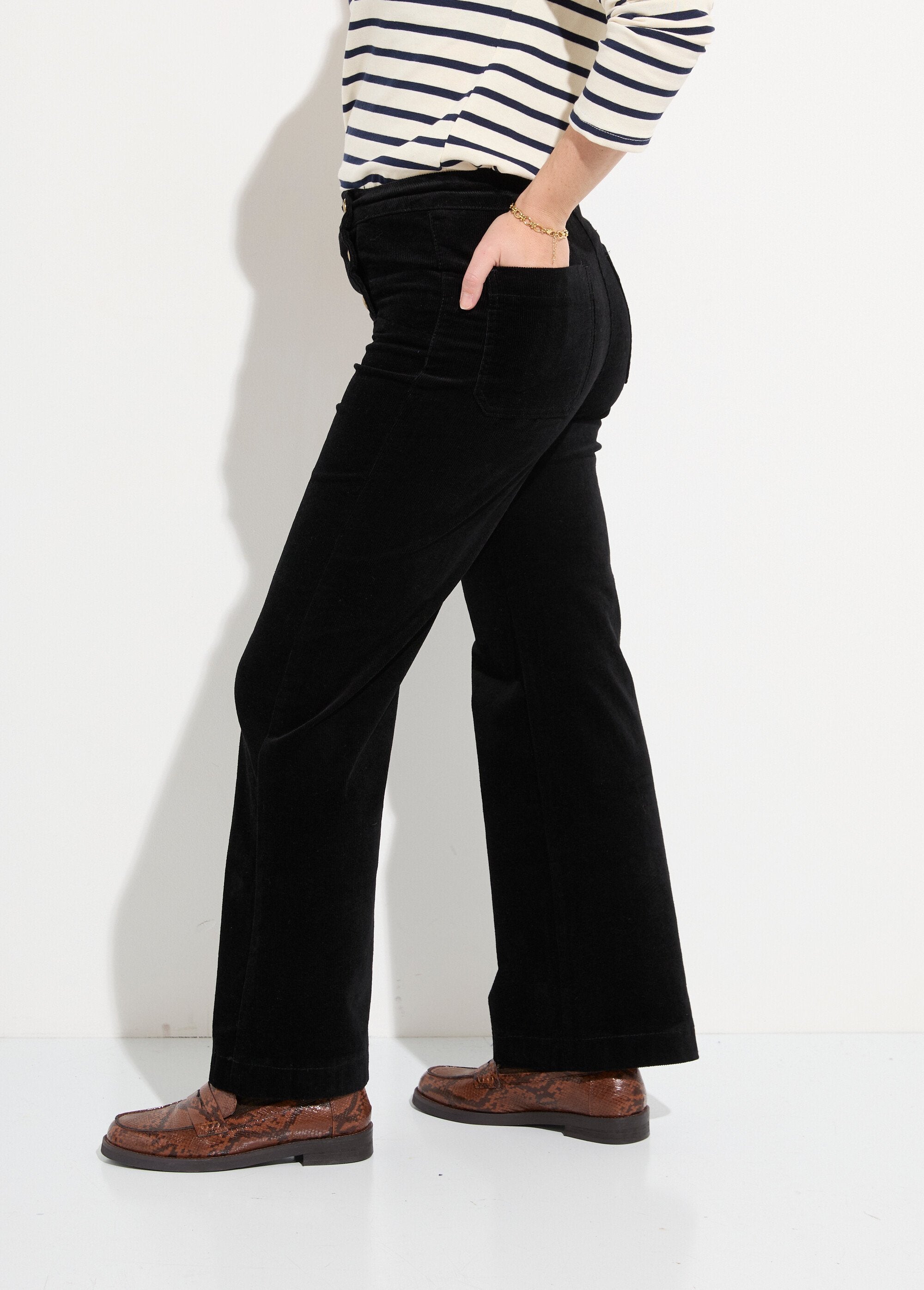 Pantalon_à_pont_en_velours_coupe_flare_Noir_GA1_slim
