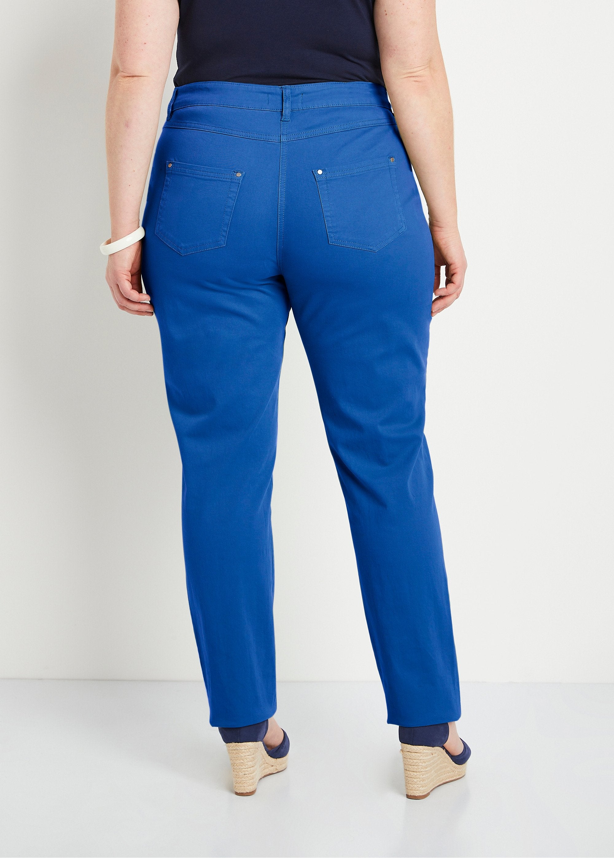 Calça_reta_de_algodão_stretch_com_5_bolsos_Azul_forte_DO1_curvy