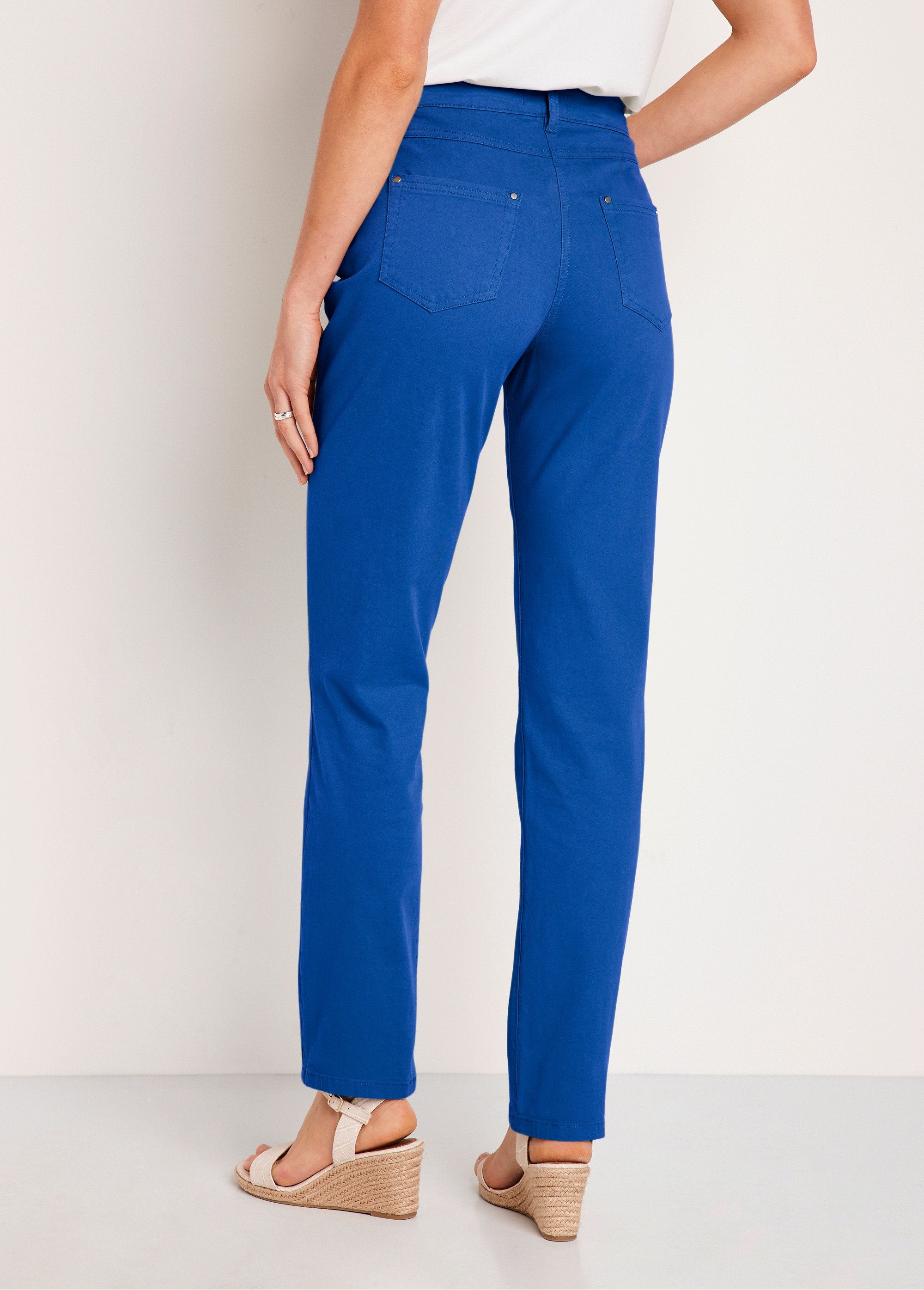 Calça_reta_de_algodão_stretch_com_5_bolsos_Azul_forte_DO1_slim