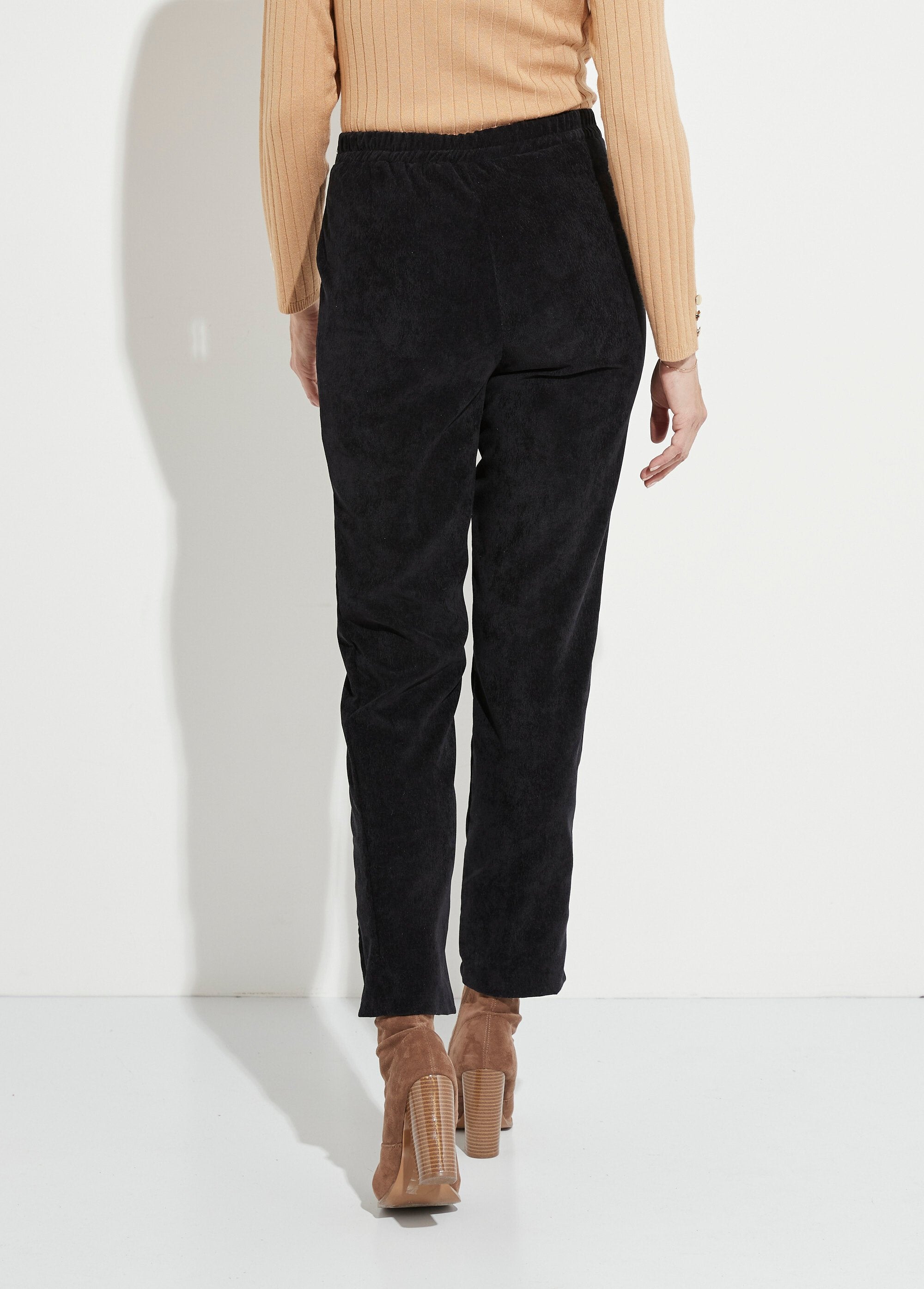 Calça_reta_com_cintura_elástica_e_veludo_milleraies_PRETO_DO1_slim