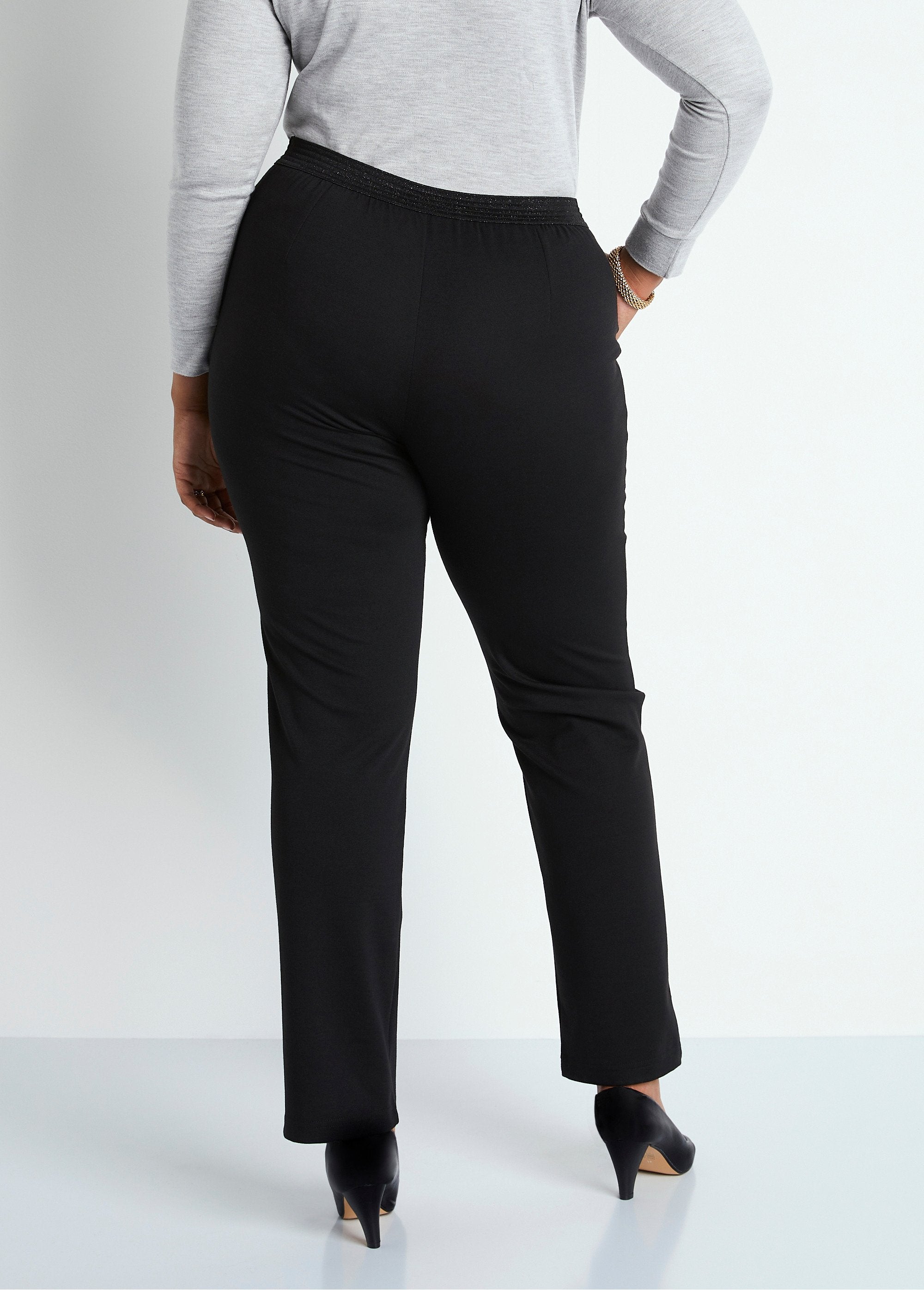 Calça_reta_com_cintura_semi_elástica_Preto_liso_DO1_curvy