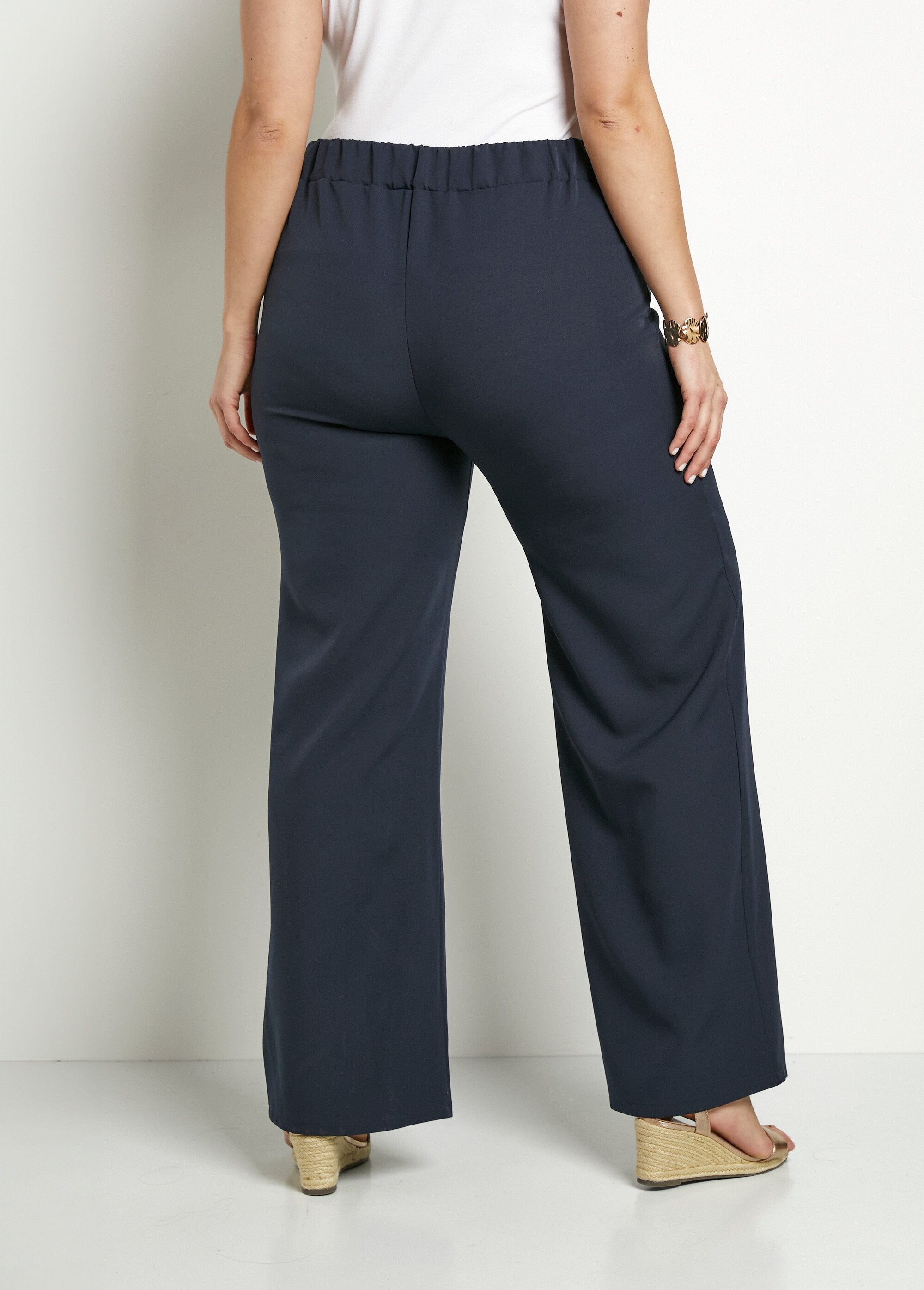 Calça_efeito_ponte_com_cós_elástico_atrás_Marine_DO1_curvy