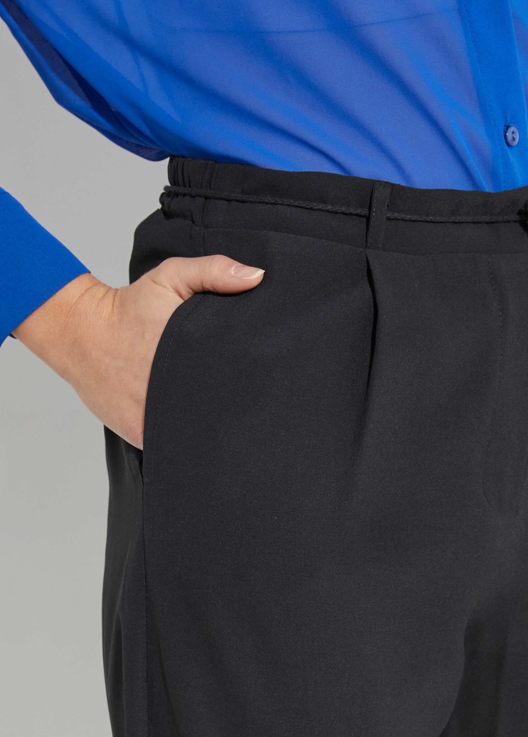 Pantalon_large_élastiqué,_Essentiel_Noir_DE1_slim